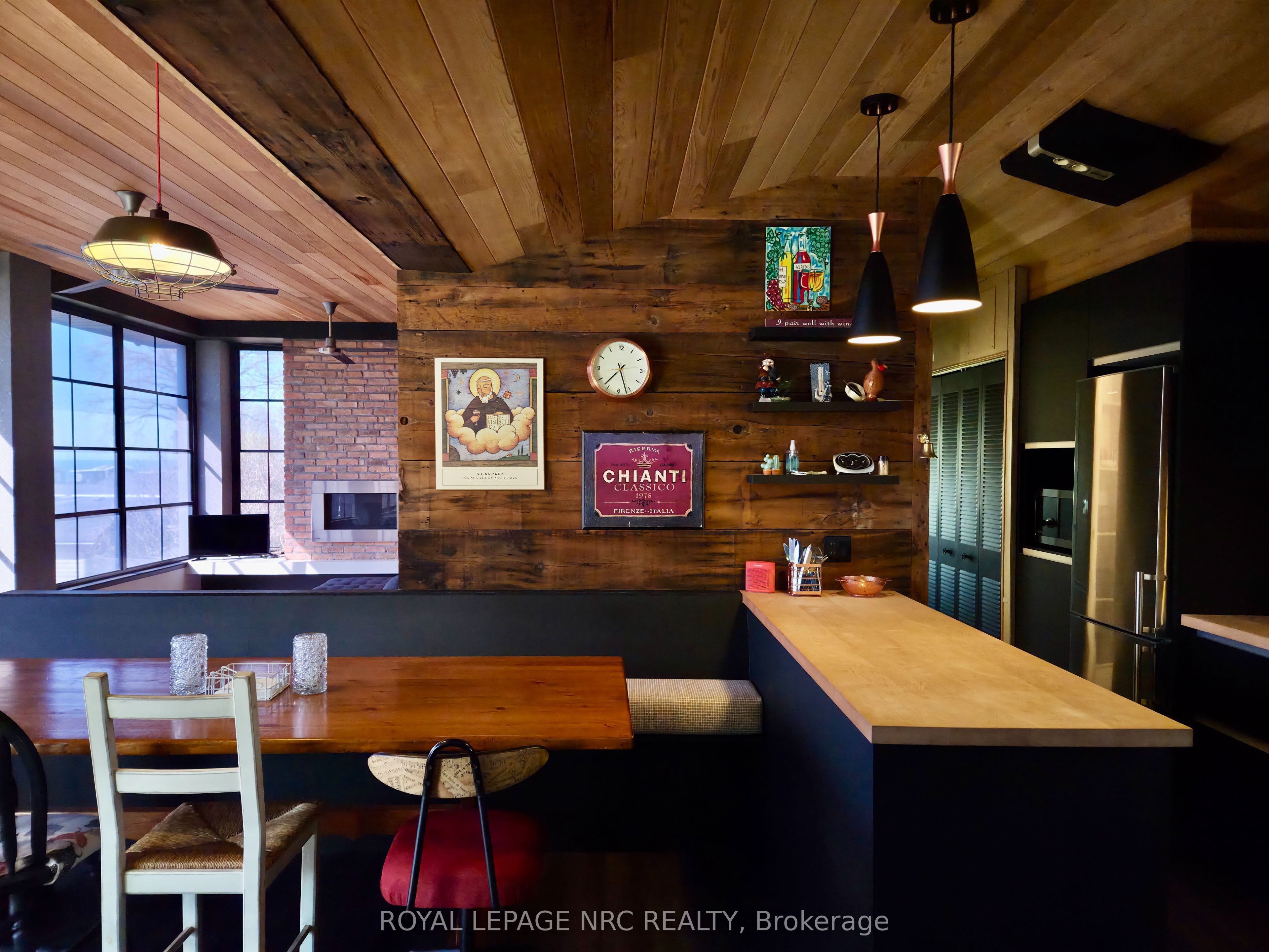 10 Hillside Property Photo 15