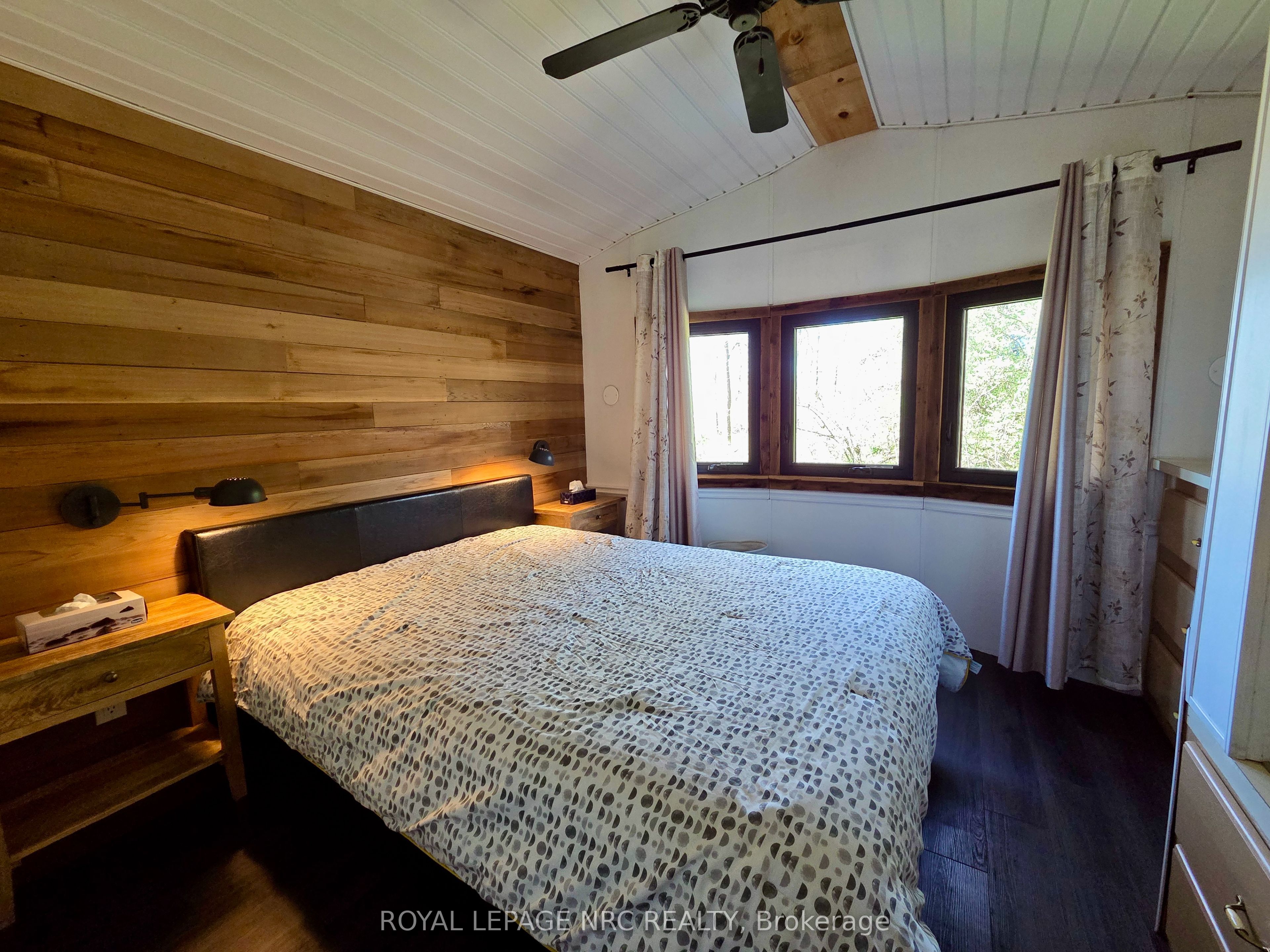 10 Hillside Property Photo 18