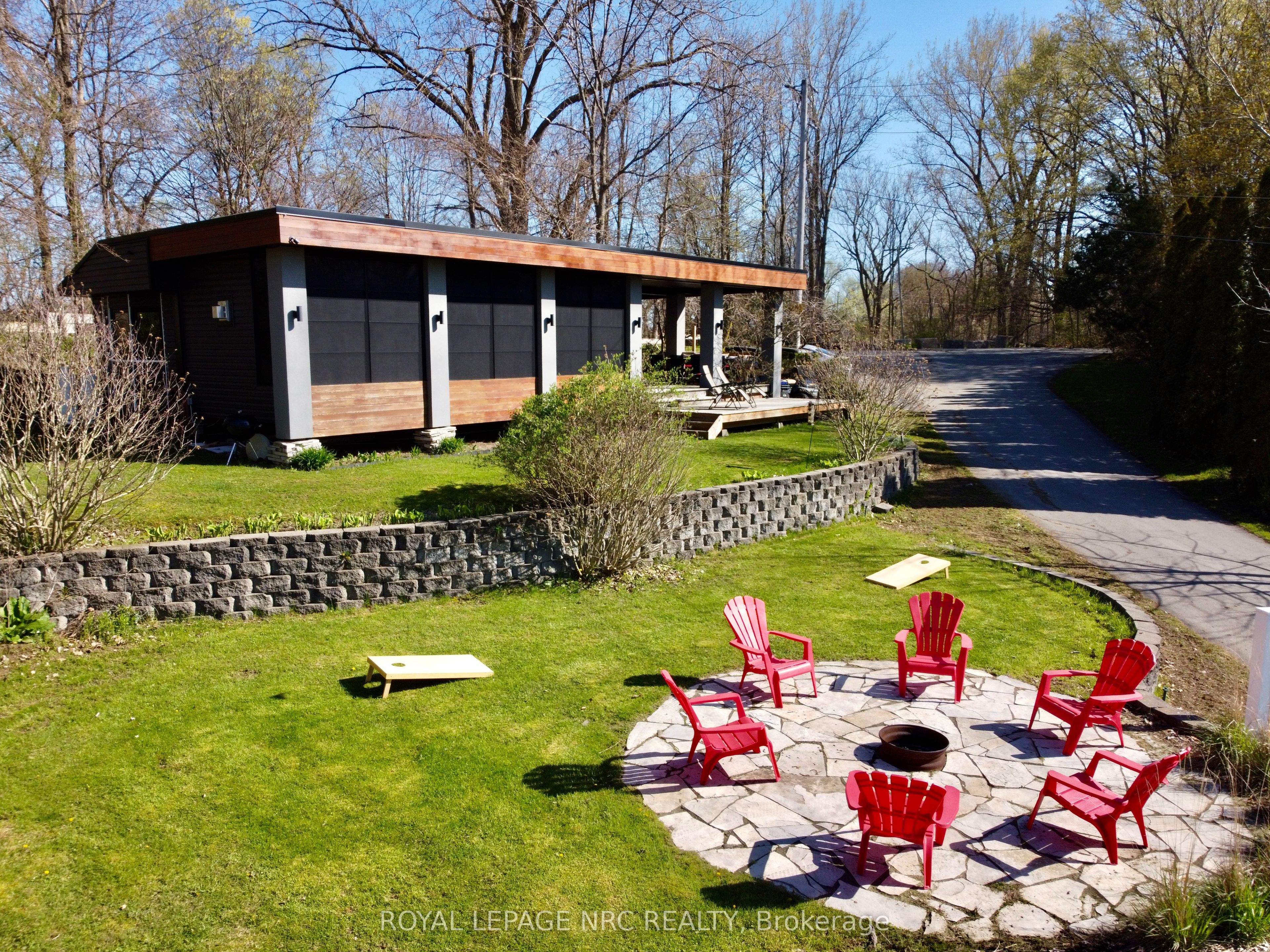 10 Hillside Property Photo 21