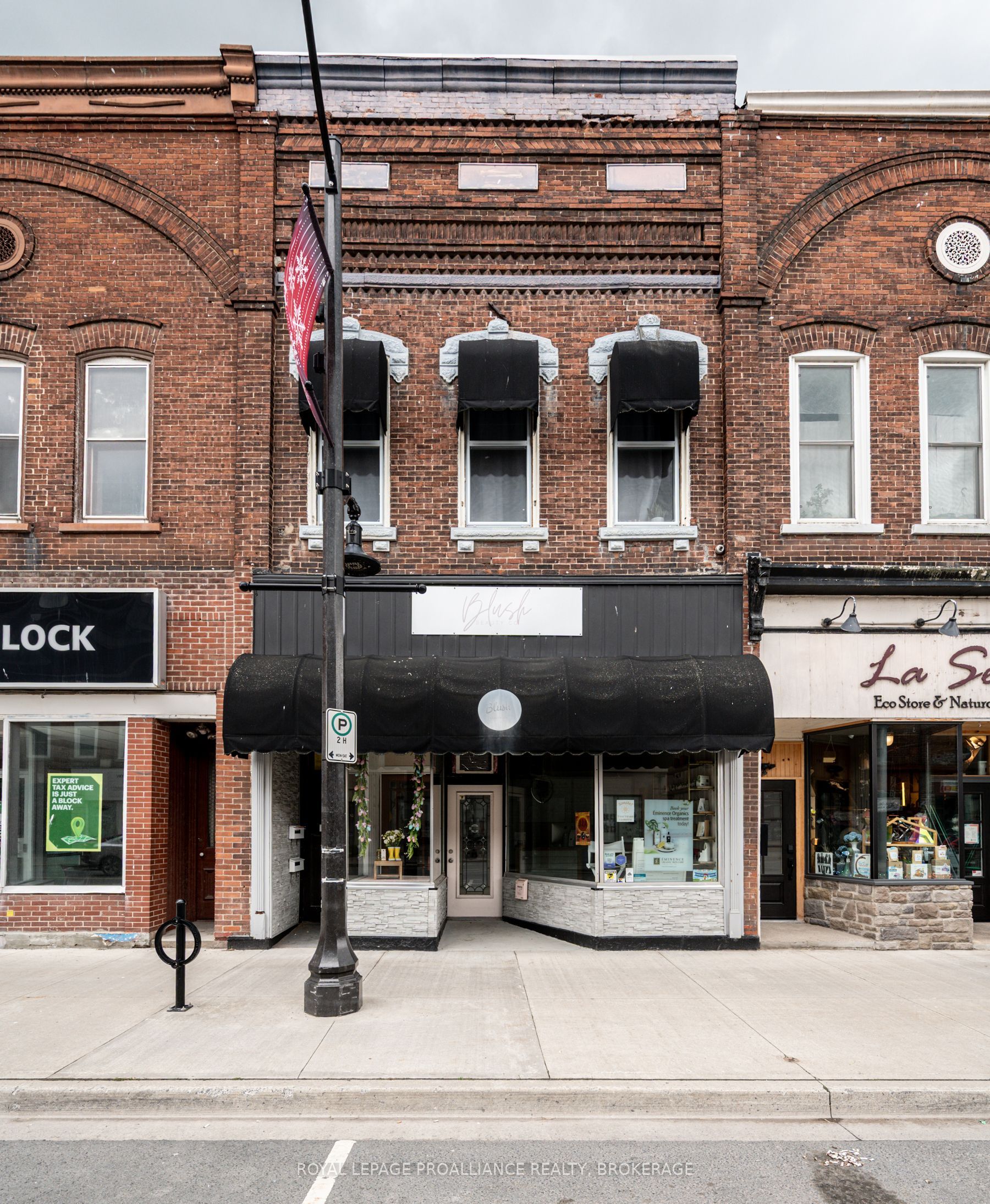 48 Dundas St E Property Photo 1