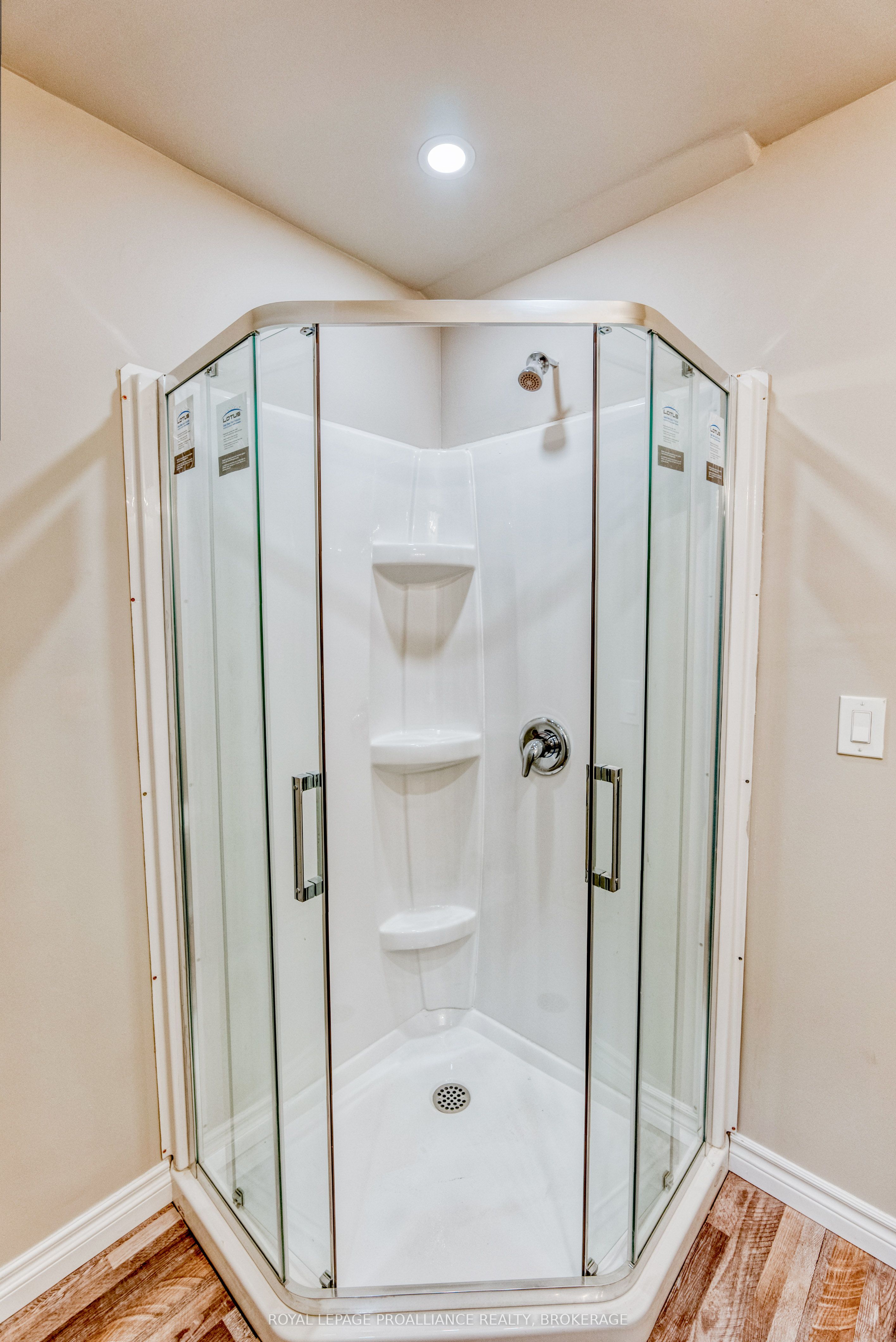 48 Dundas St E Property Photo 9