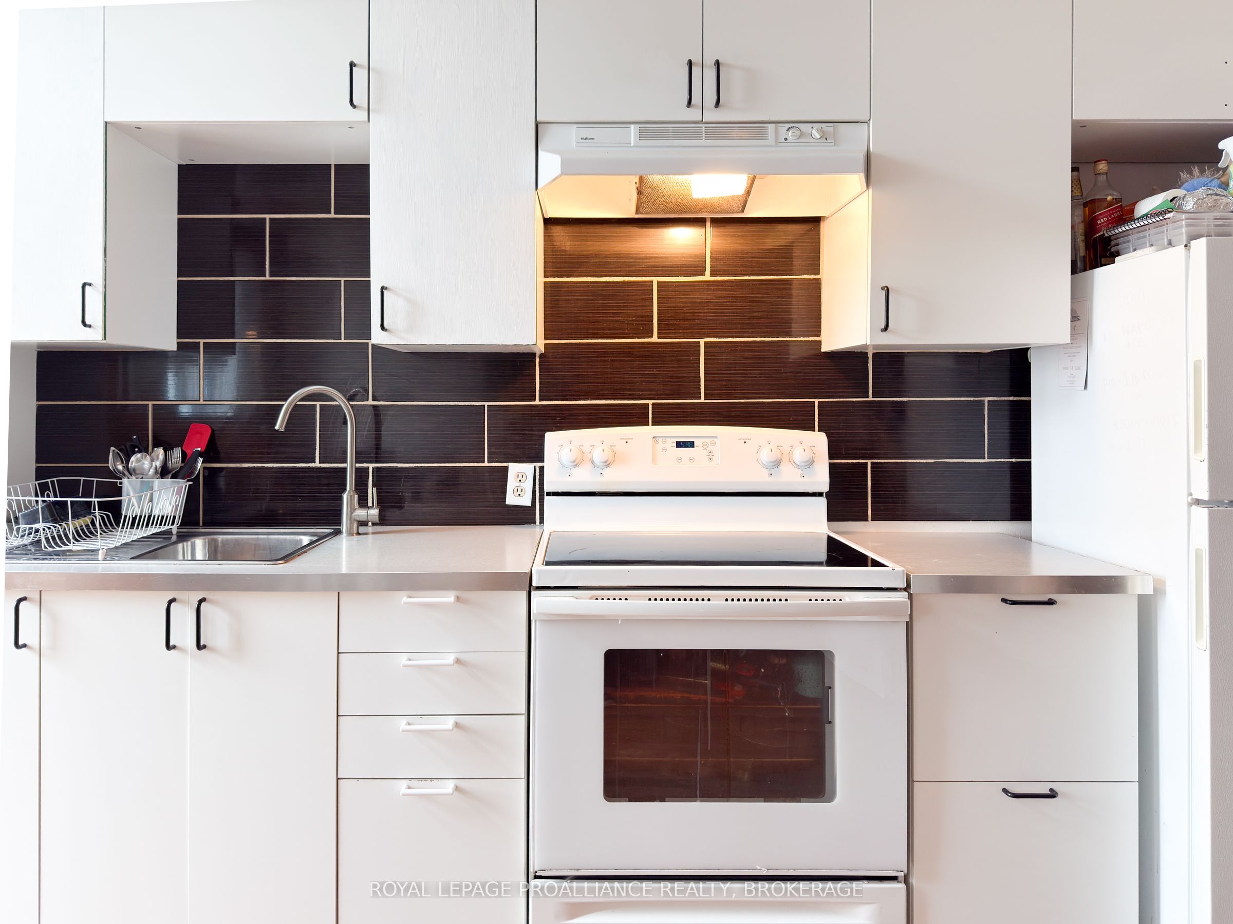 48 Dundas St E Property Photo 10