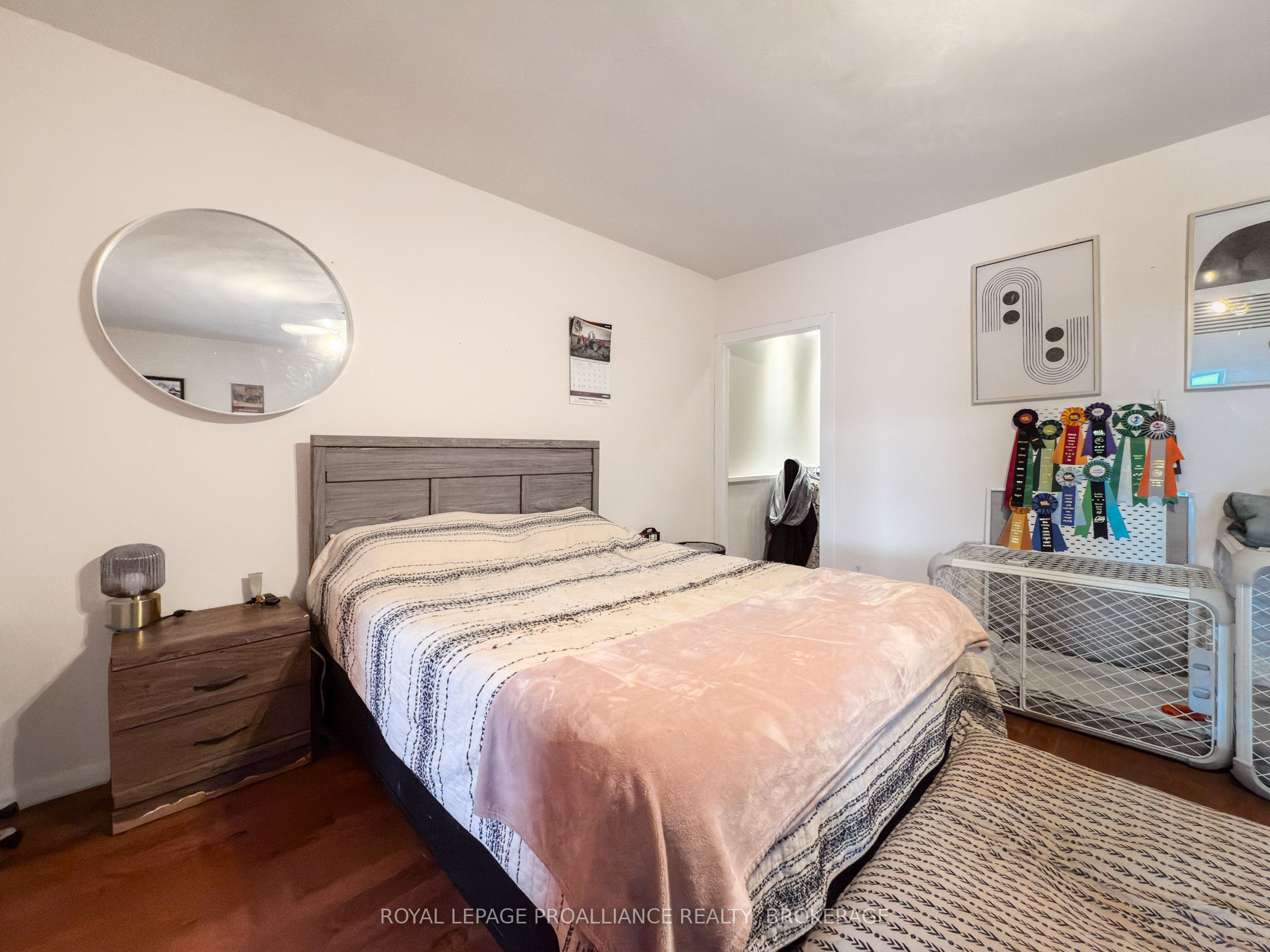 48 Dundas St E Property Photo 13