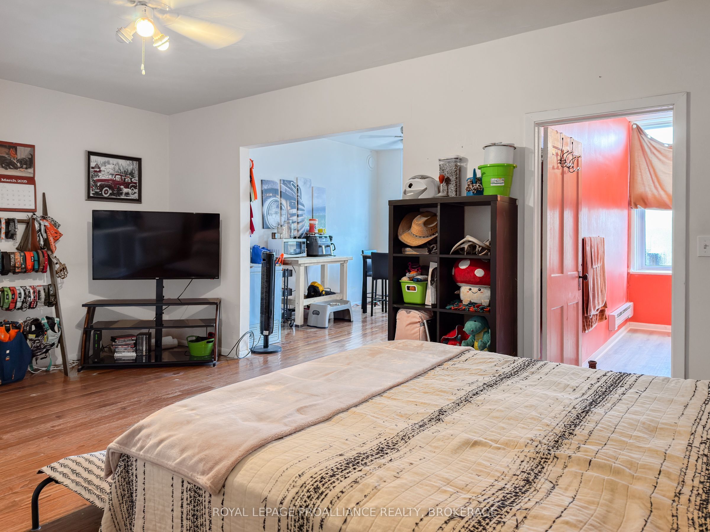 48 Dundas St E Property Photo 14
