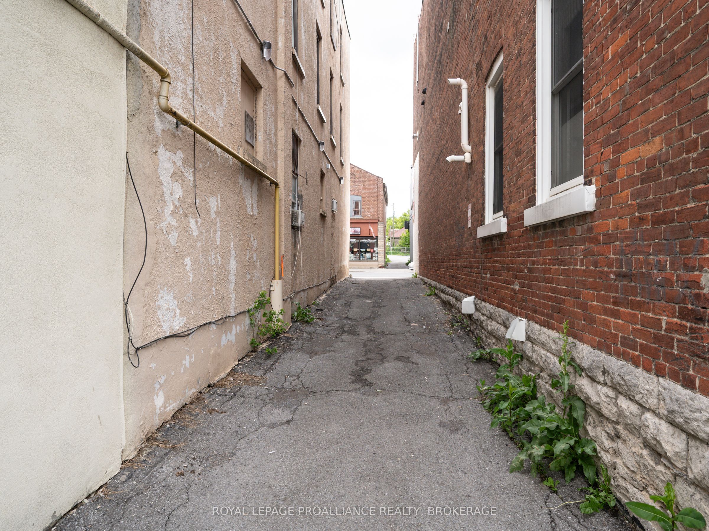 48 Dundas St E Property Photo 25