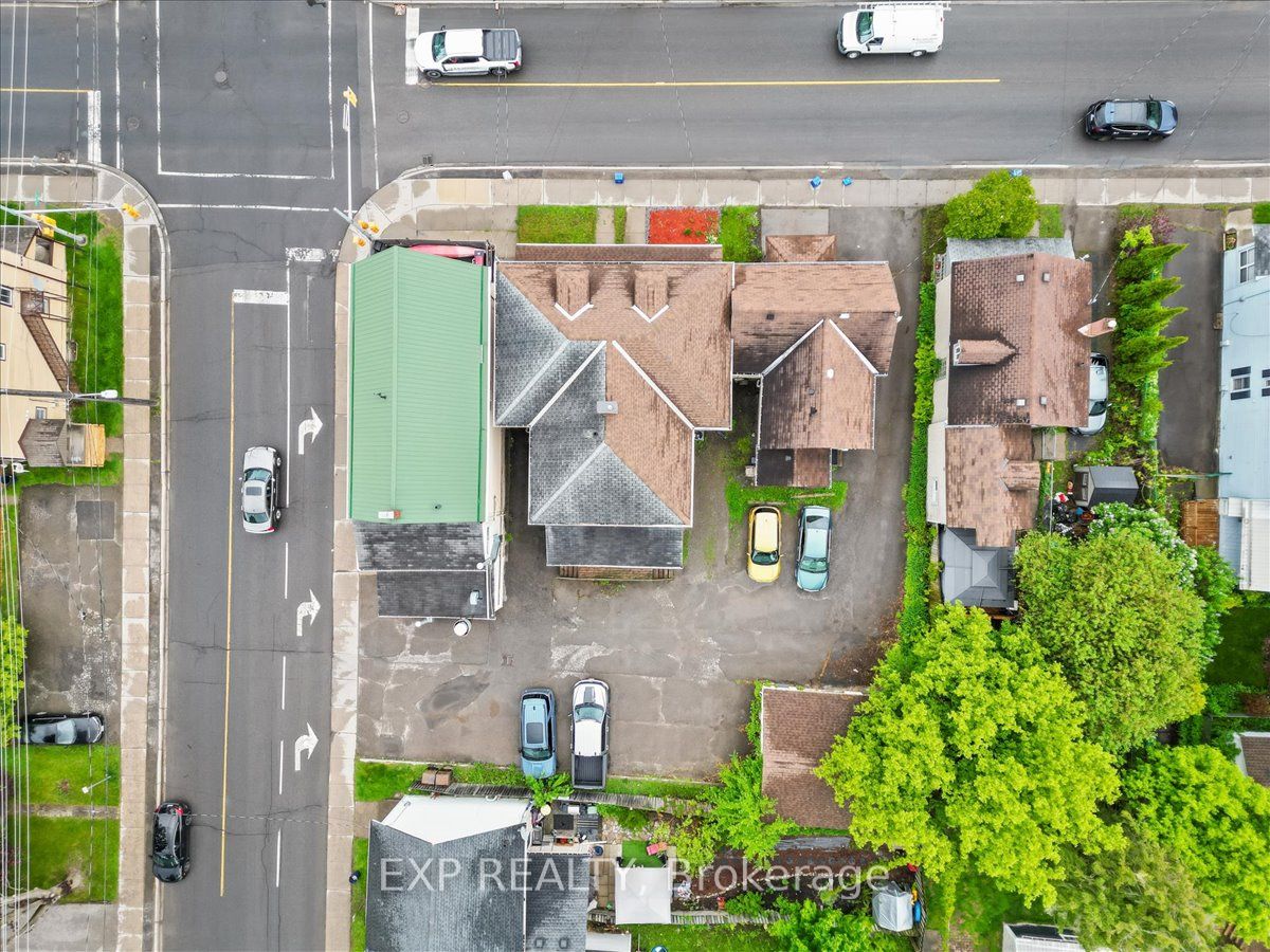 60 Pearl St E Property Photo 3