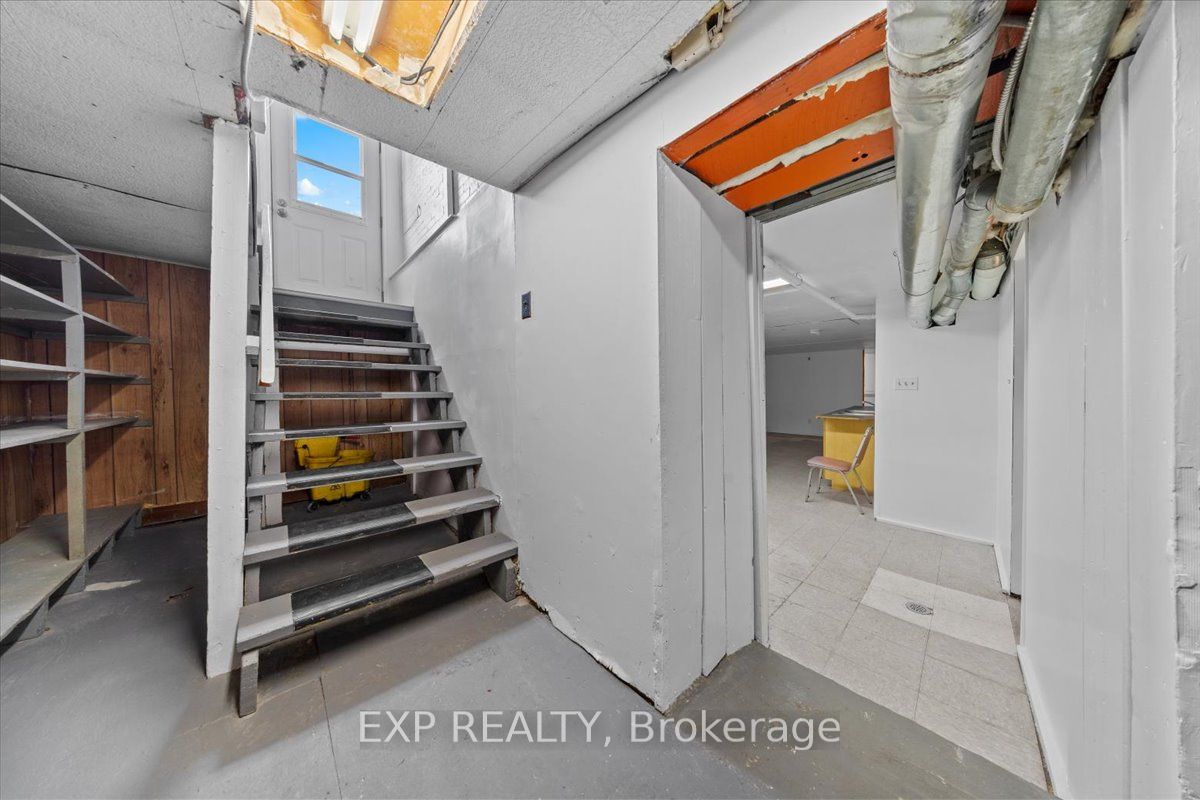 60 Pearl St E Property Photo 12