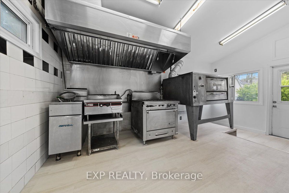 60 Pearl St E Property Photo 19