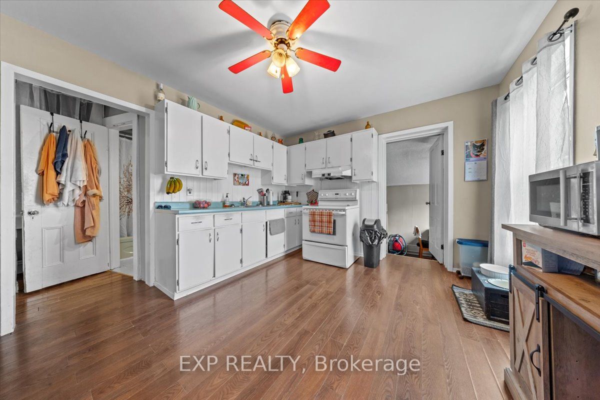 60 Pearl St E Property Photo 20