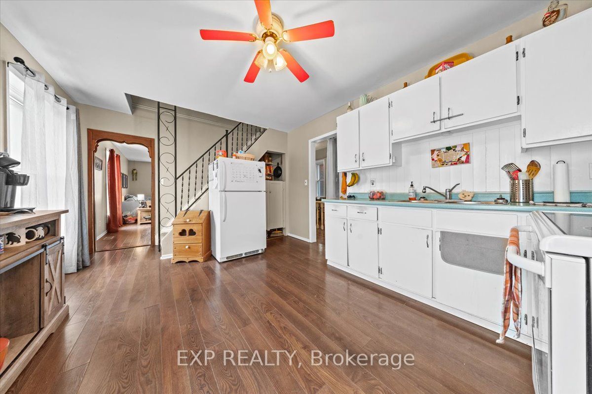 60 Pearl St E Property Photo 21