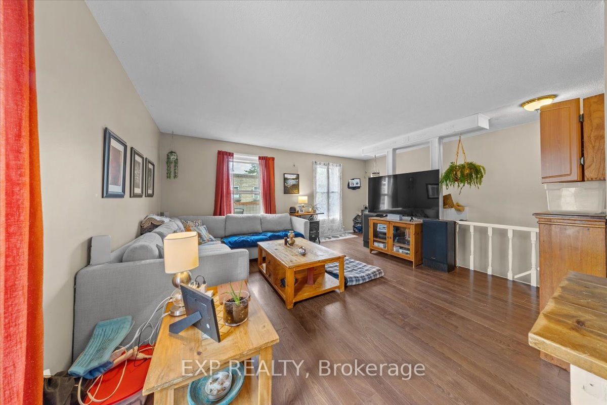 60 Pearl St E Property Photo 25
