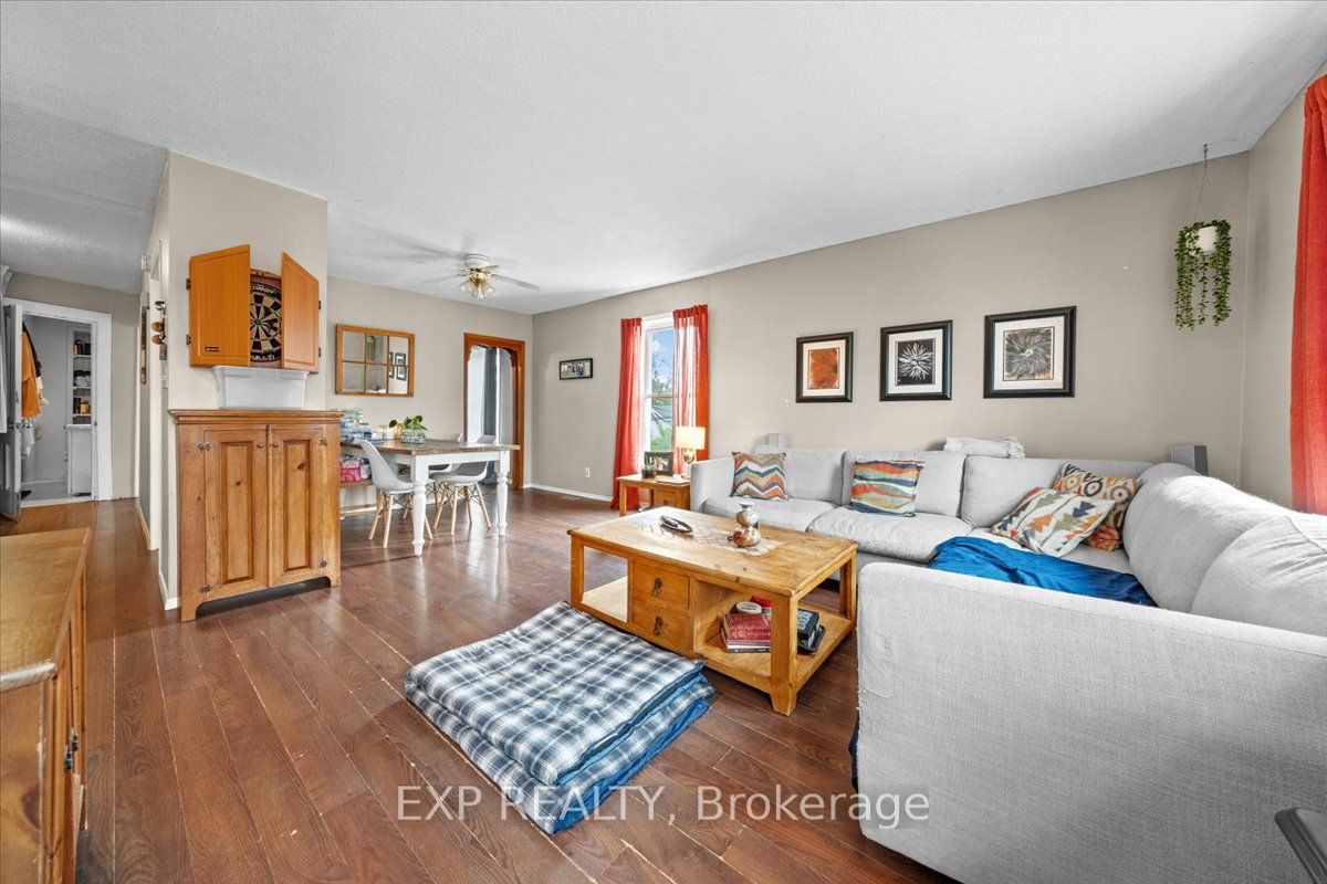 60 Pearl St E Property Photo 27