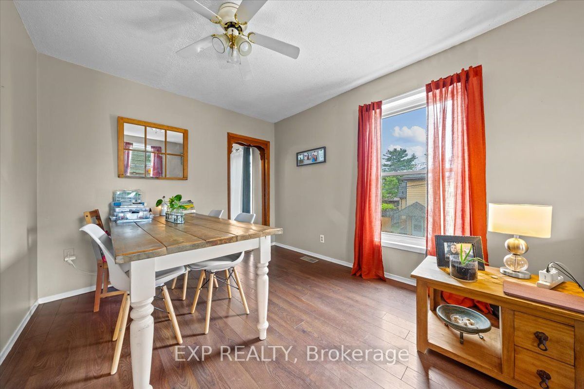 60 Pearl St E Property Photo 28