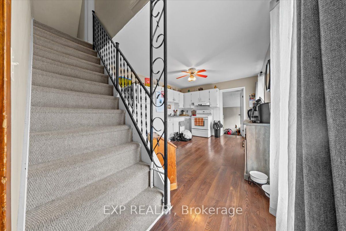 60 Pearl St E Property Photo 29