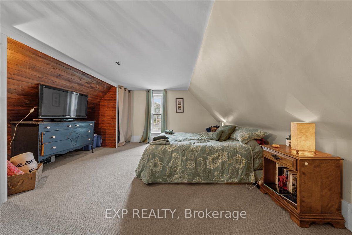 60 Pearl St E Property Photo 30