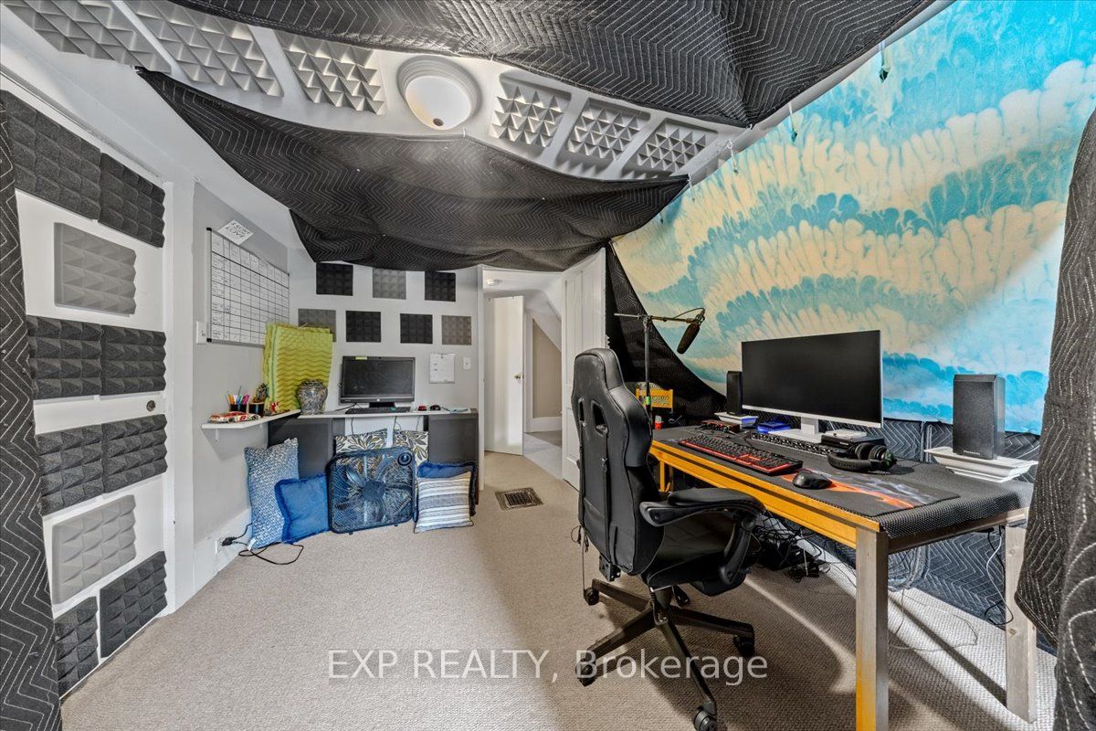 60 Pearl St E Property Photo 31