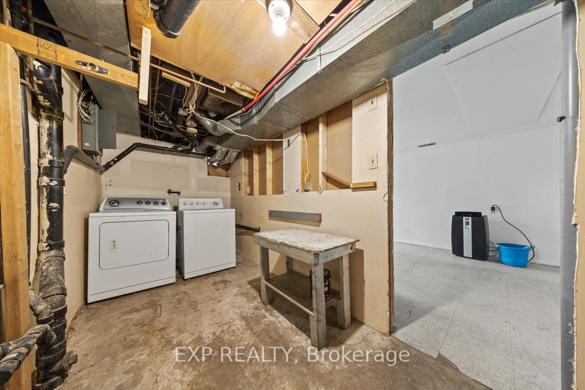 60 Pearl St E Property Photo 32