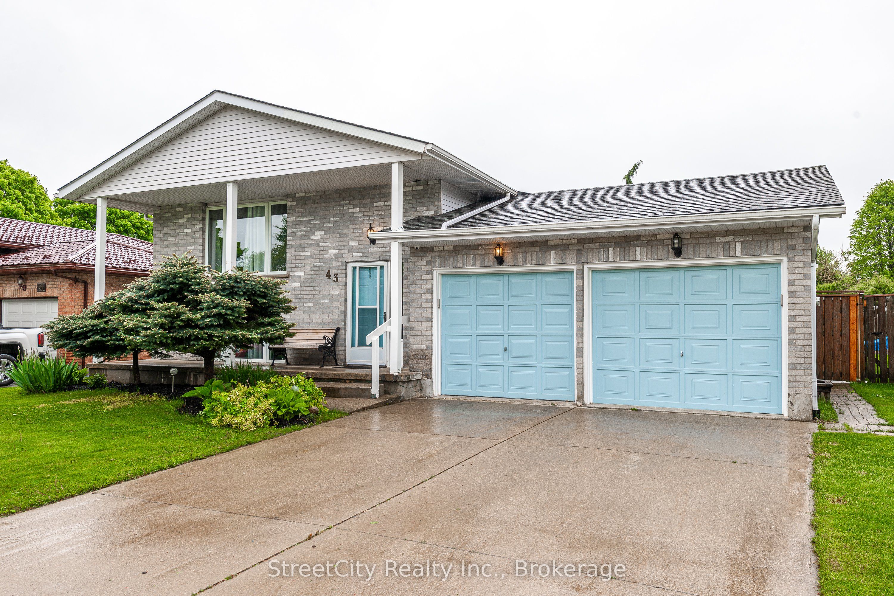 43 Freeland Drive Property Photo 1