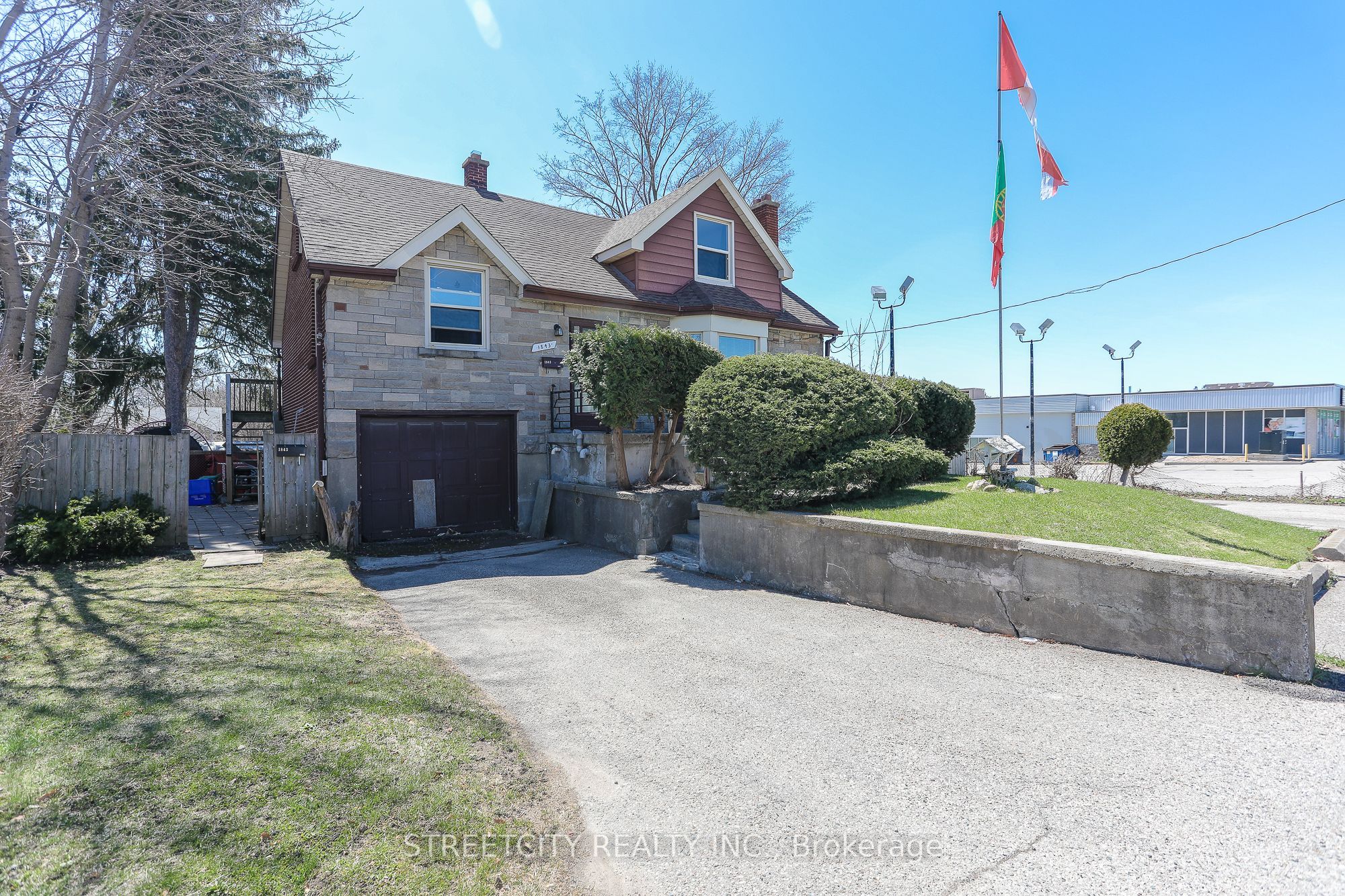 1843 Dundas Street Property Photo 2