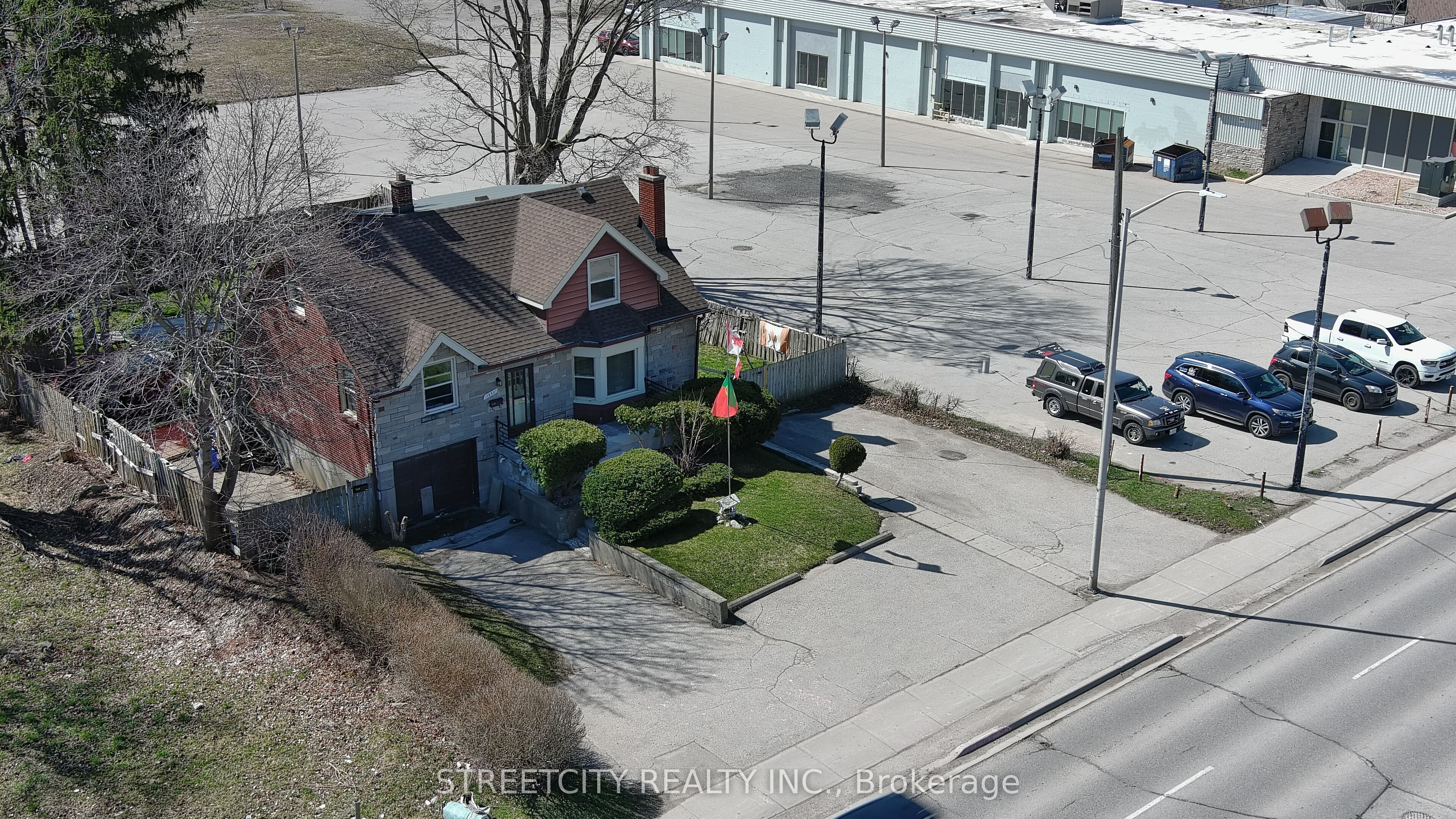 1843 Dundas Street Property Photo 4