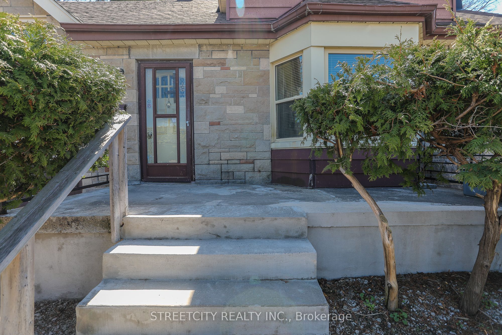 1843 Dundas Street Property Photo 5