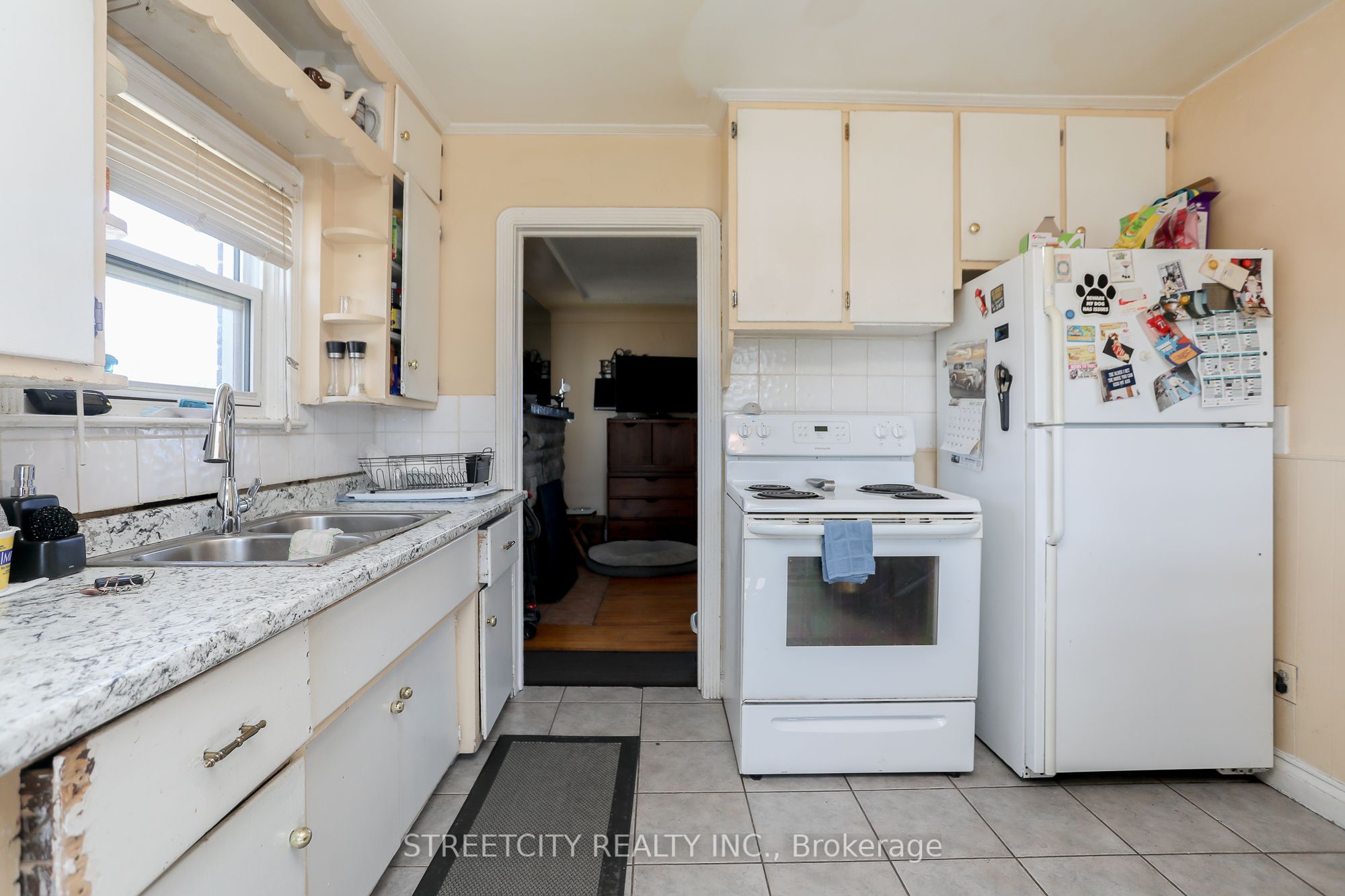 1843 Dundas Street Property Photo 8