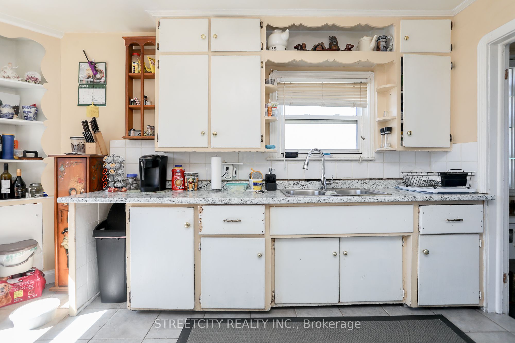 1843 Dundas Street Property Photo 9