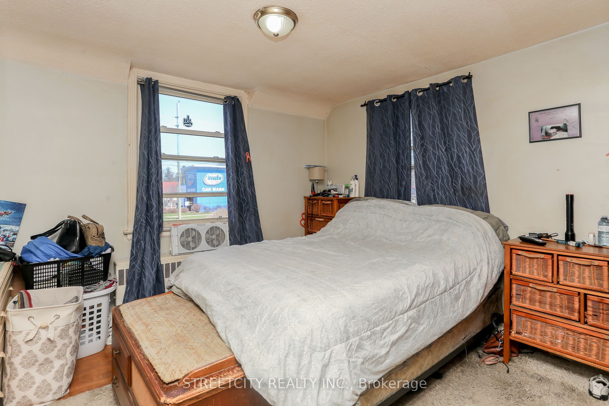 1843 Dundas Street Property Photo 11