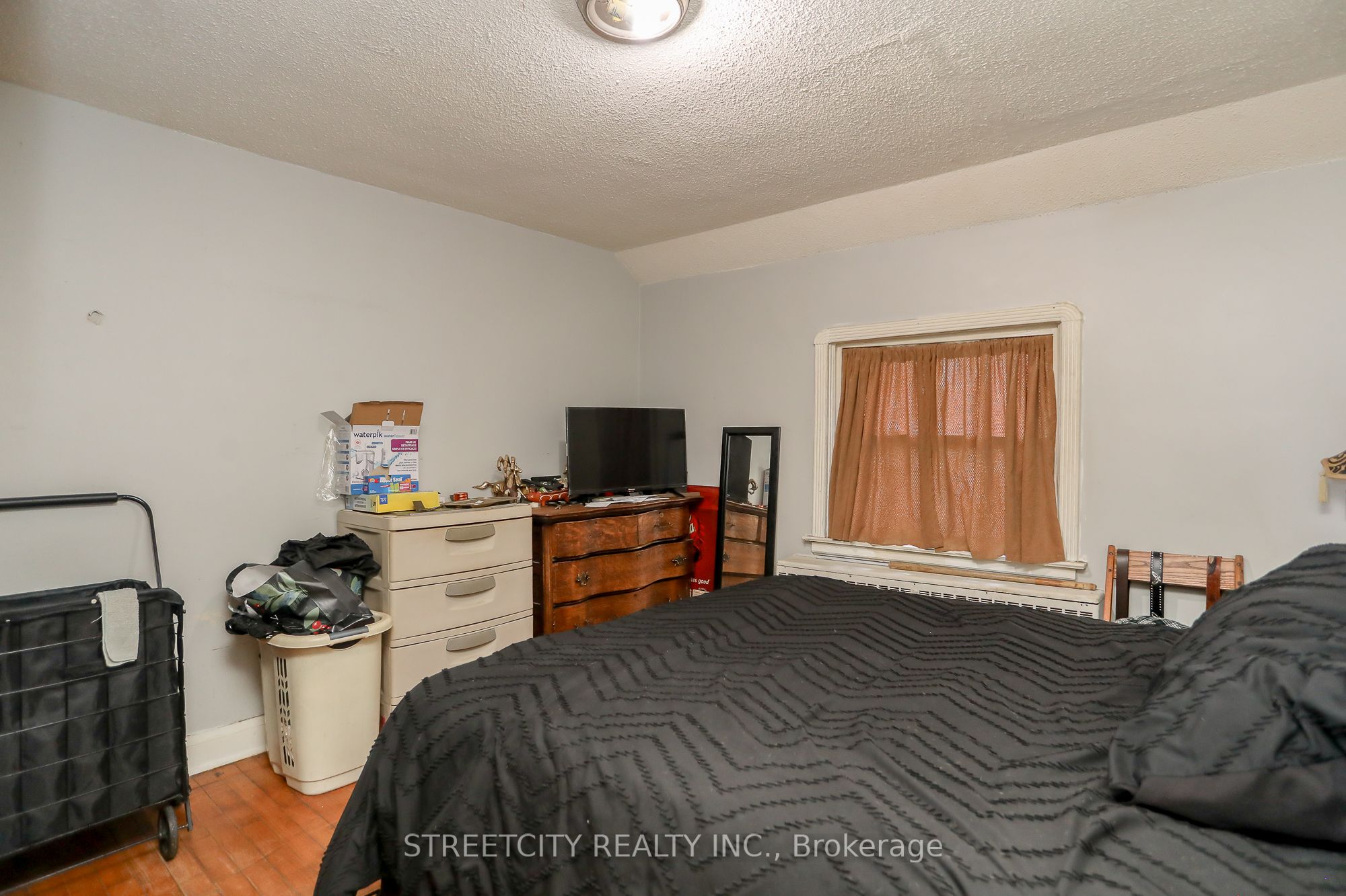 1843 Dundas Street Property Photo 12