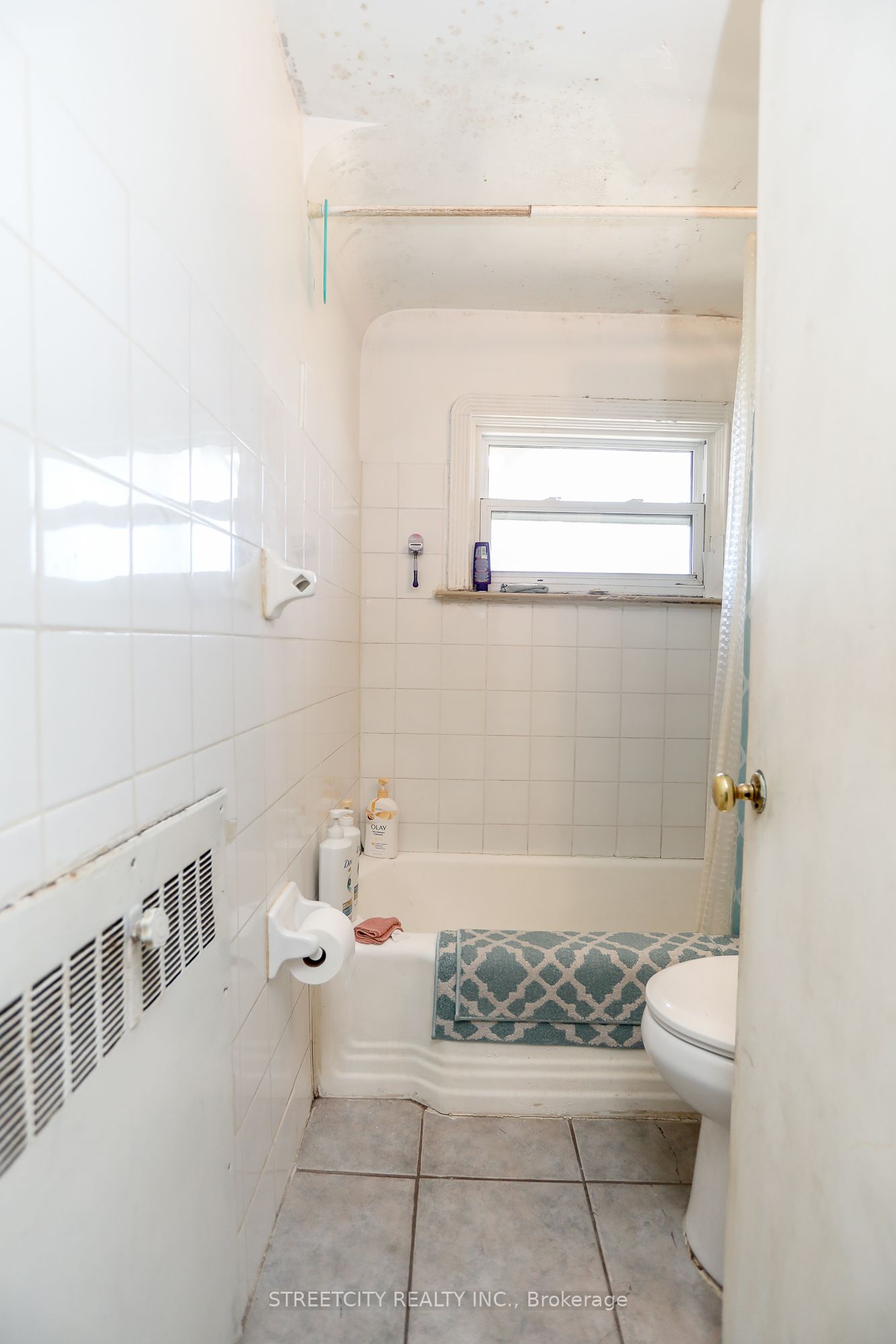 1843 Dundas Street Property Photo 13
