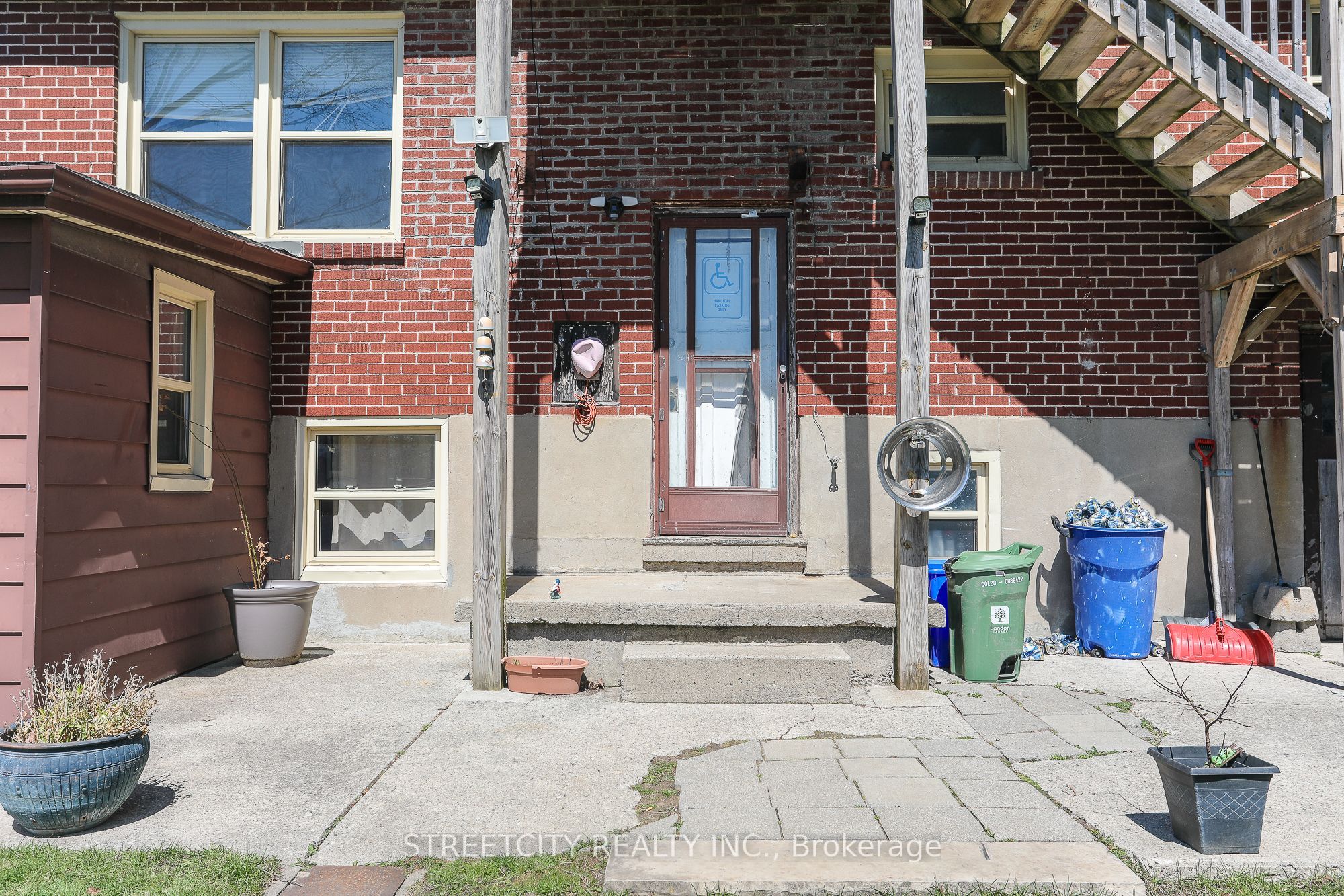 1843 Dundas Street Property Photo 14