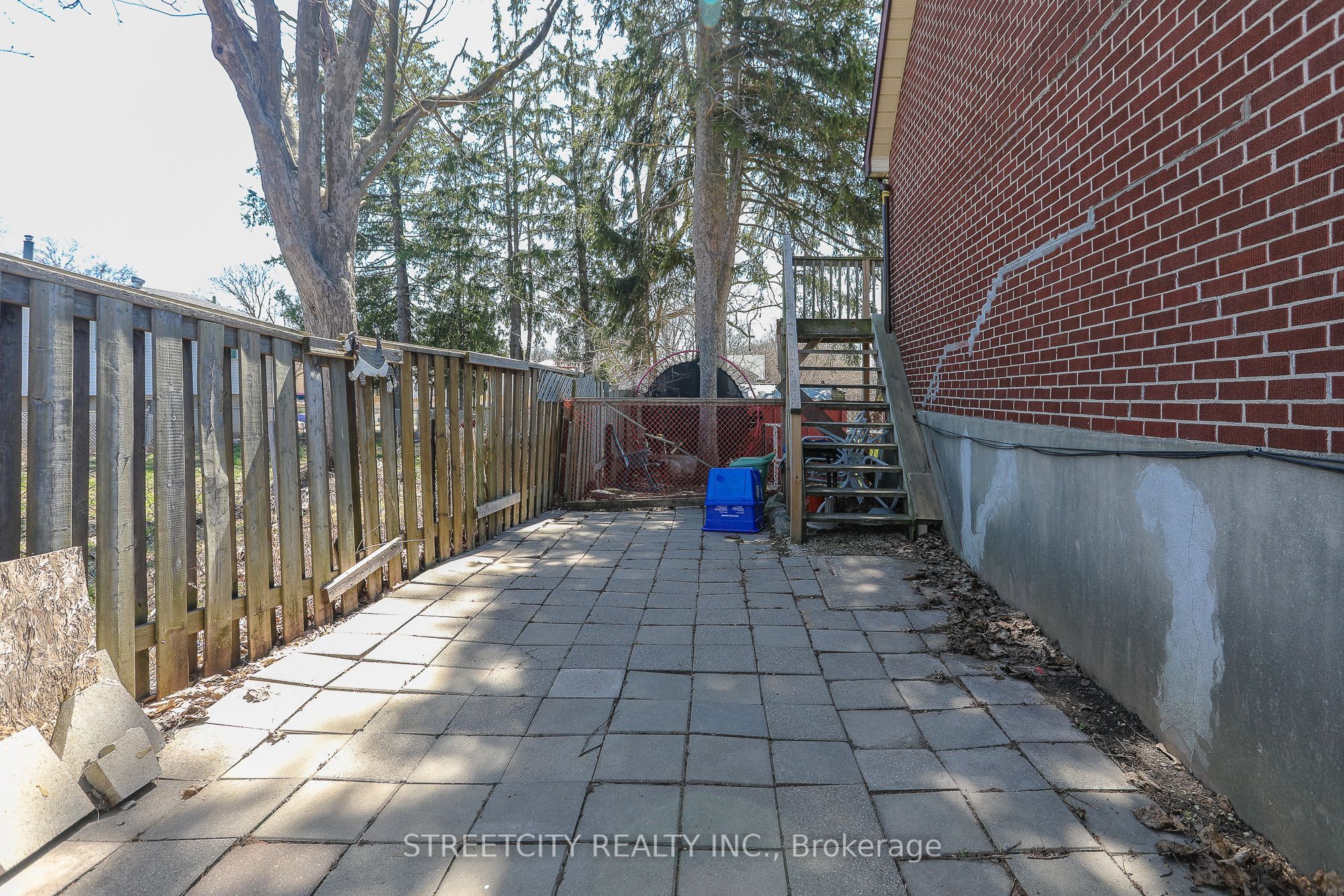 1843 Dundas Street Property Photo 17