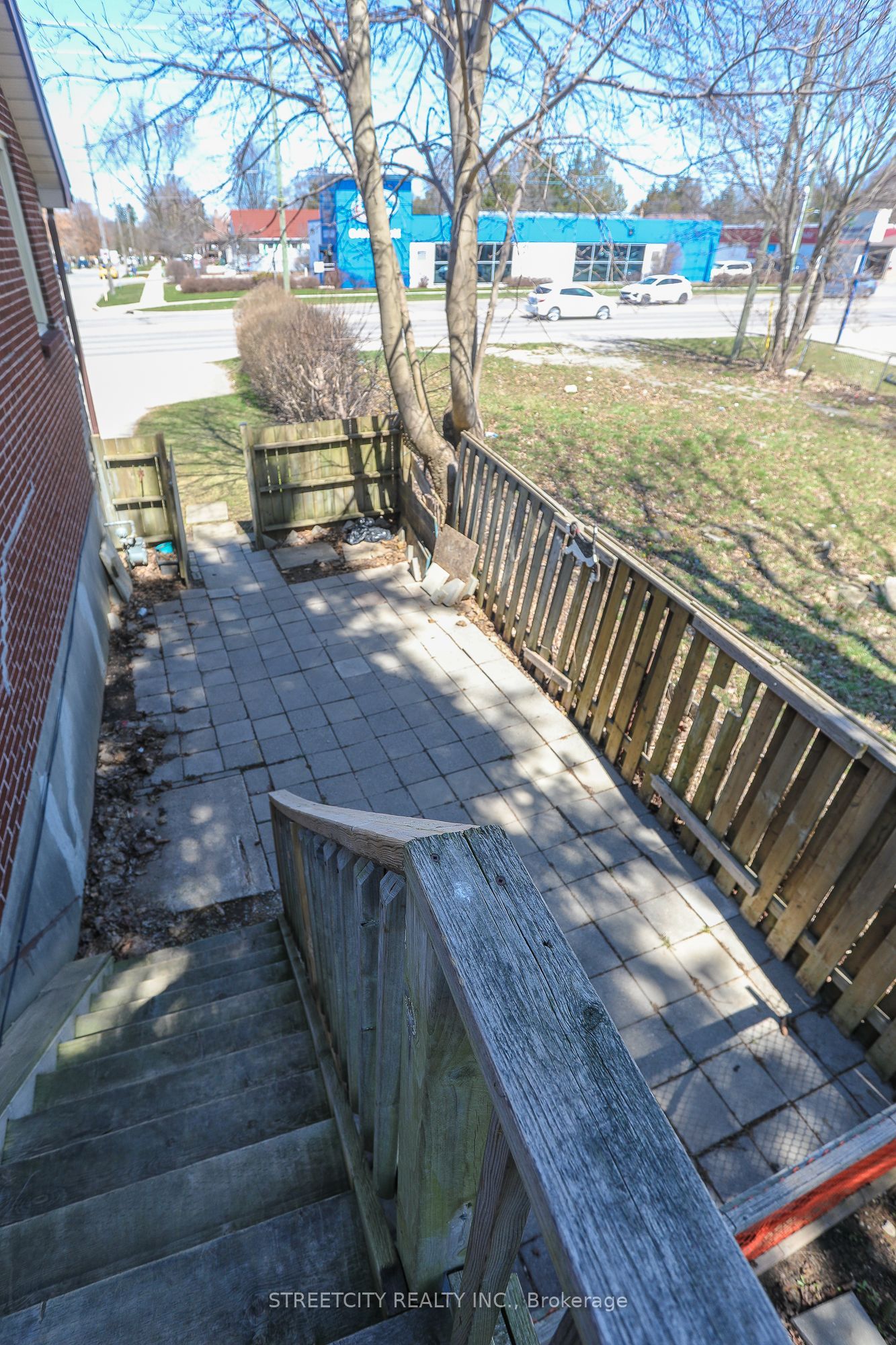 1843 Dundas Street Property Photo 18
