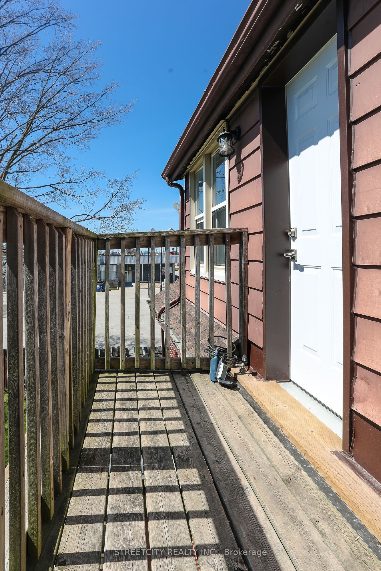 1843 Dundas Street Property Photo 19