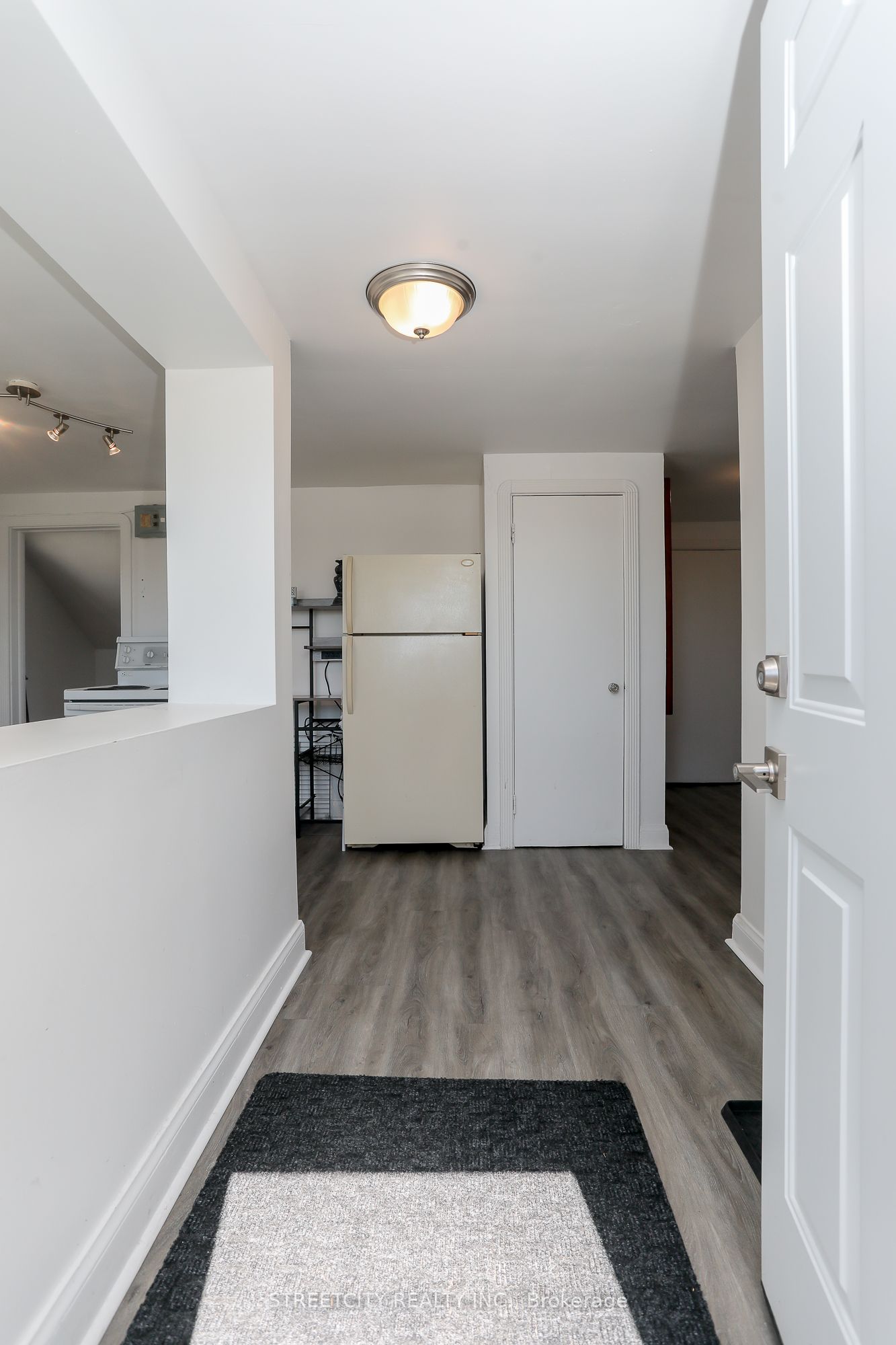 1843 Dundas Street Property Photo 21
