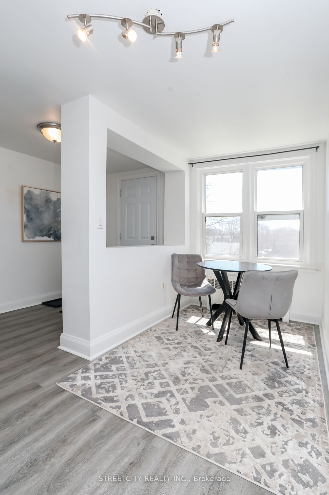 1843 Dundas Street Property Photo 23