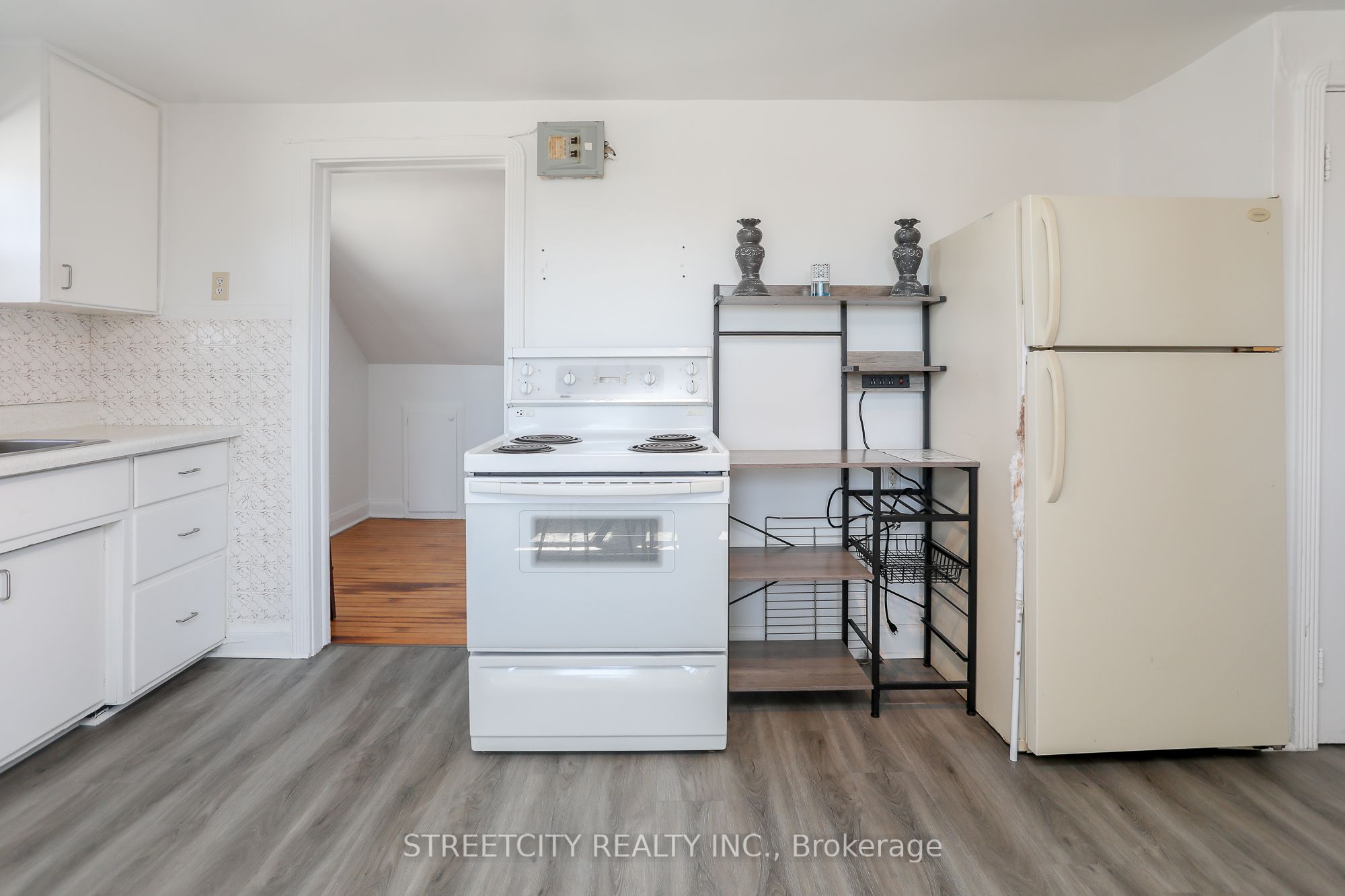 1843 Dundas Street Property Photo 24