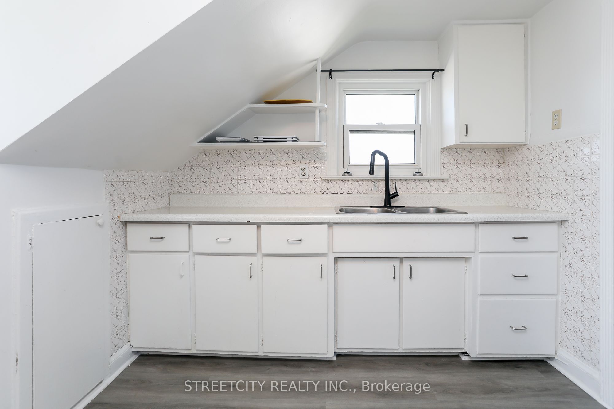 1843 Dundas Street Property Photo 25