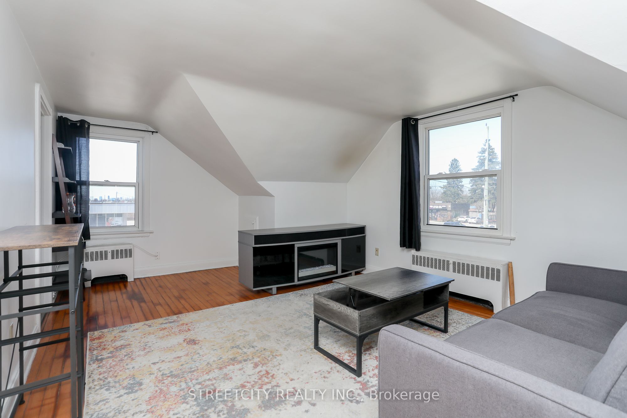 1843 Dundas Street Property Photo 26