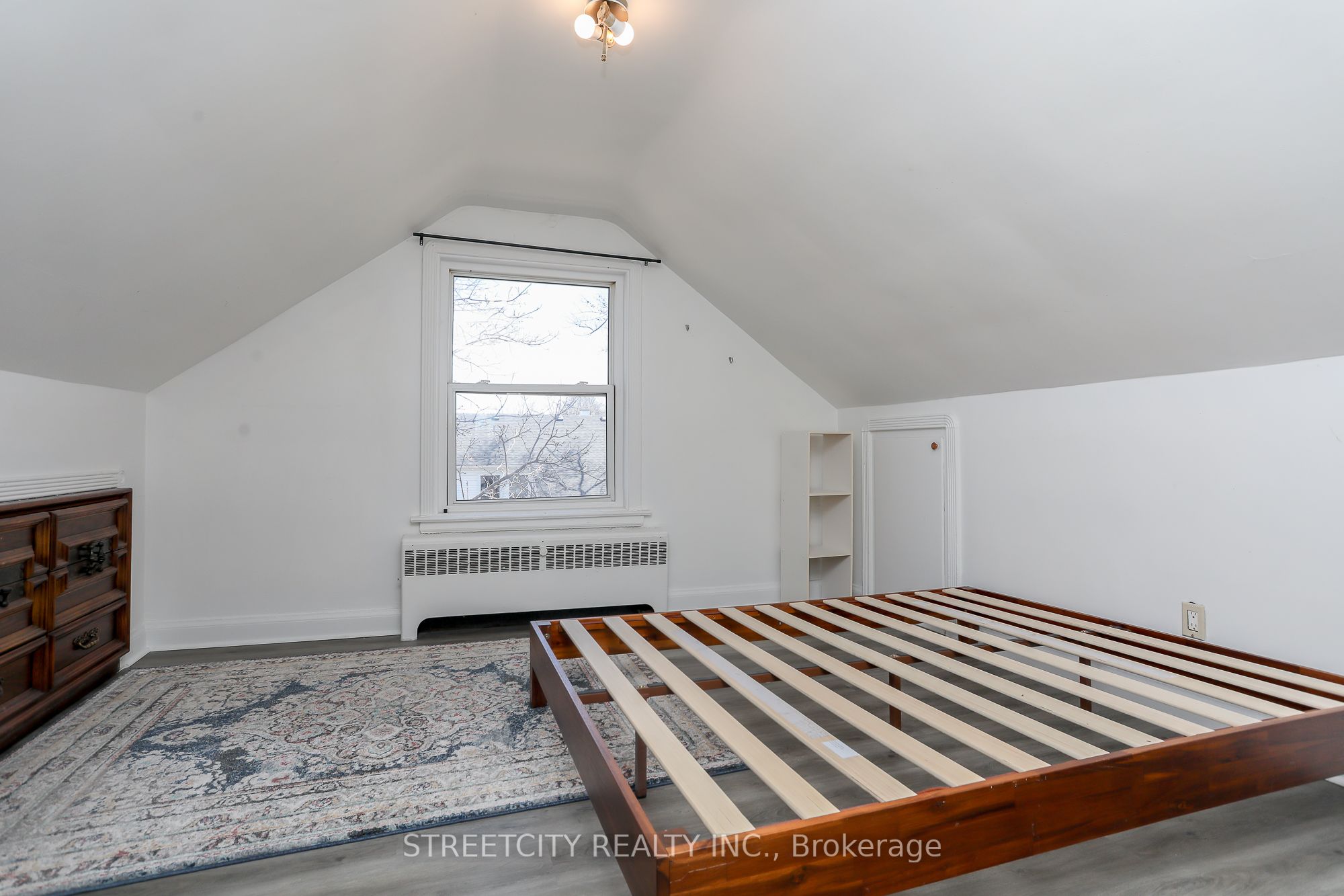1843 Dundas Street Property Photo 27