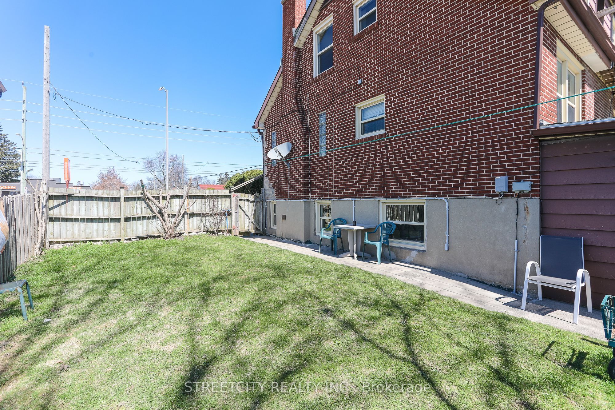 1843 Dundas Street Property Photo 31