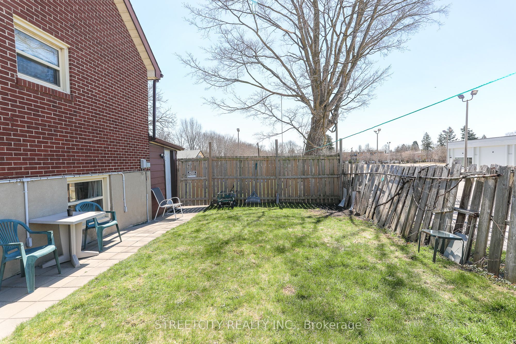 1843 Dundas Street Property Photo 32