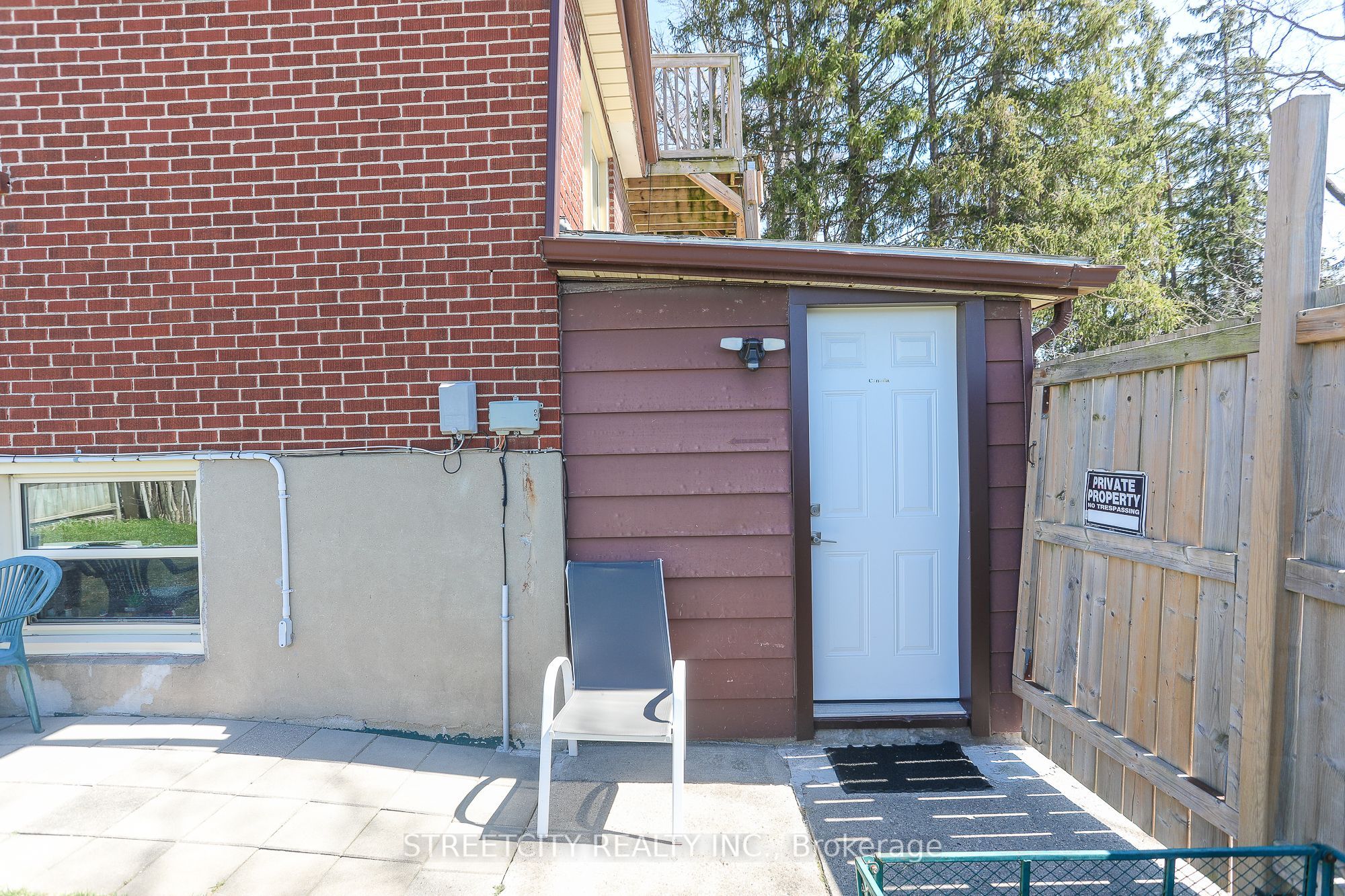 1843 Dundas Street Property Photo 33