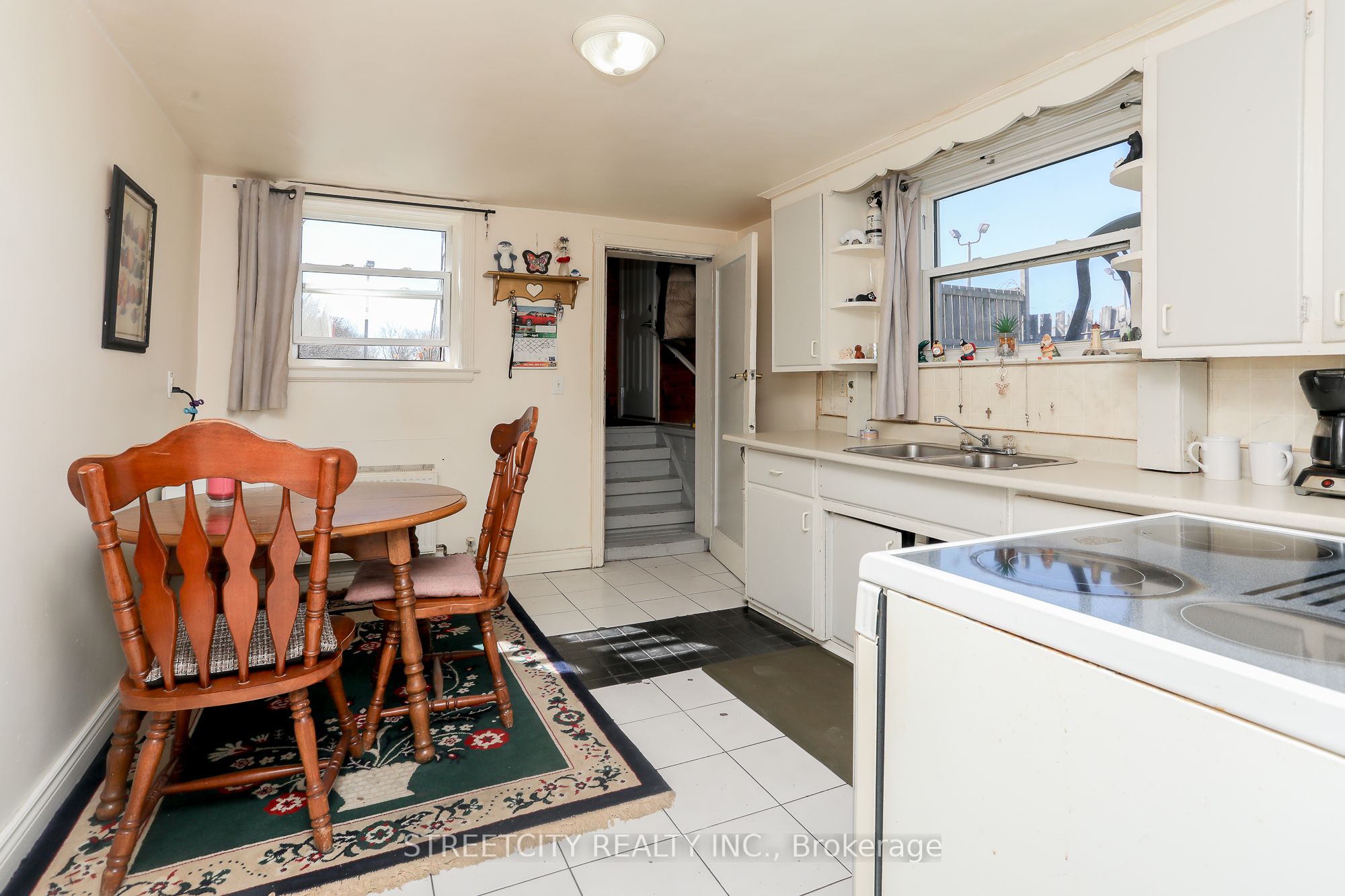 1843 Dundas Street Property Photo 34