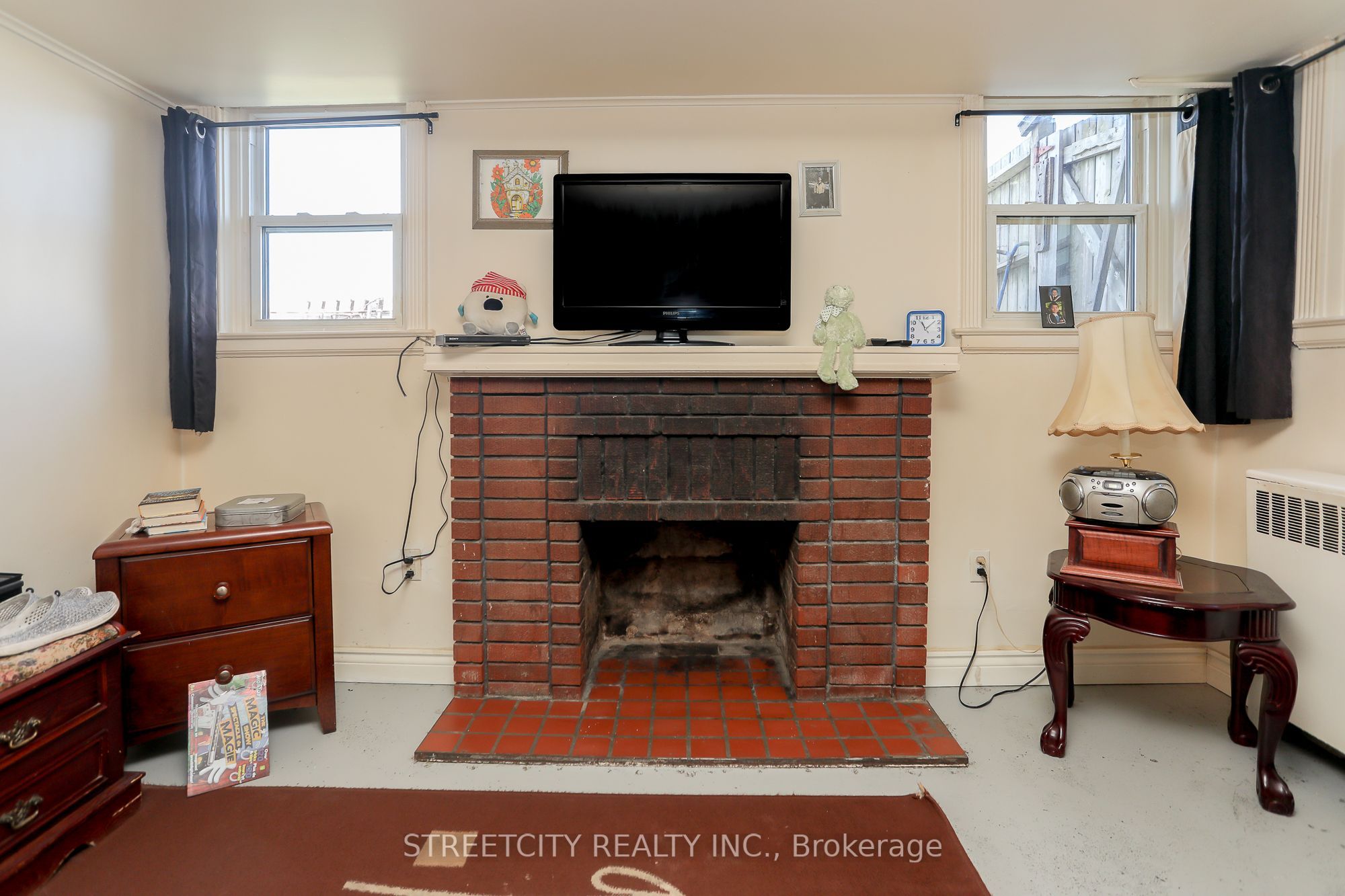 1843 Dundas Street Property Photo 37