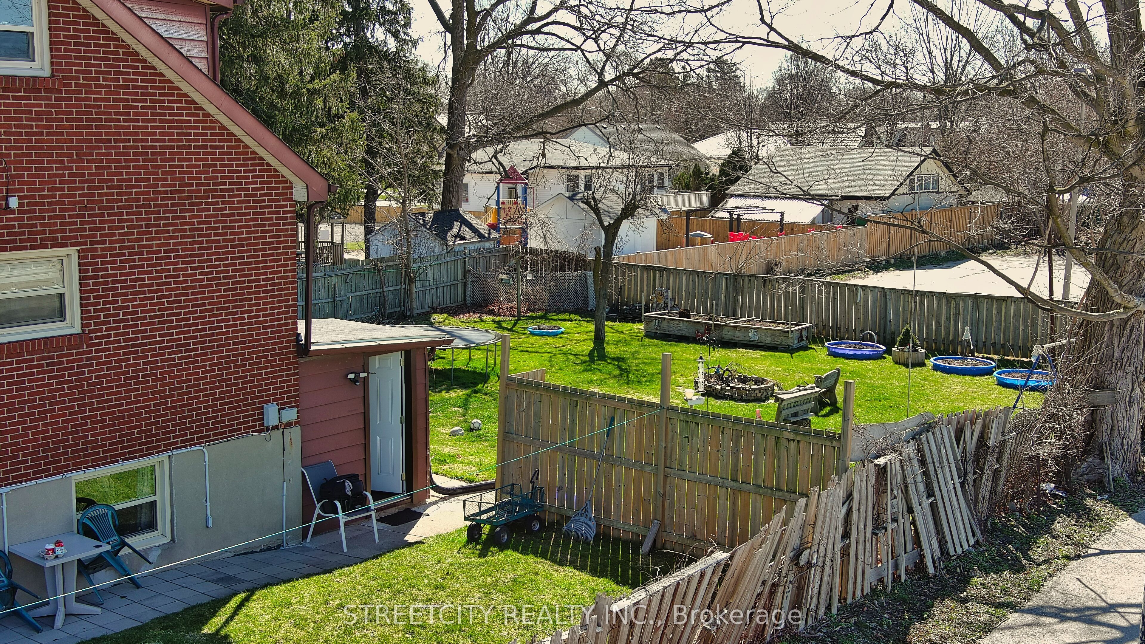 1843 Dundas Street Property Photo 45