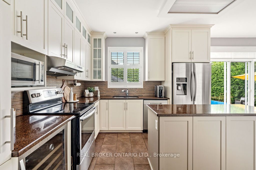 1957 Montclair Avenue Property Photo 9
