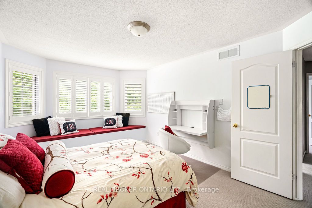 1957 Montclair Avenue Property Photo 36