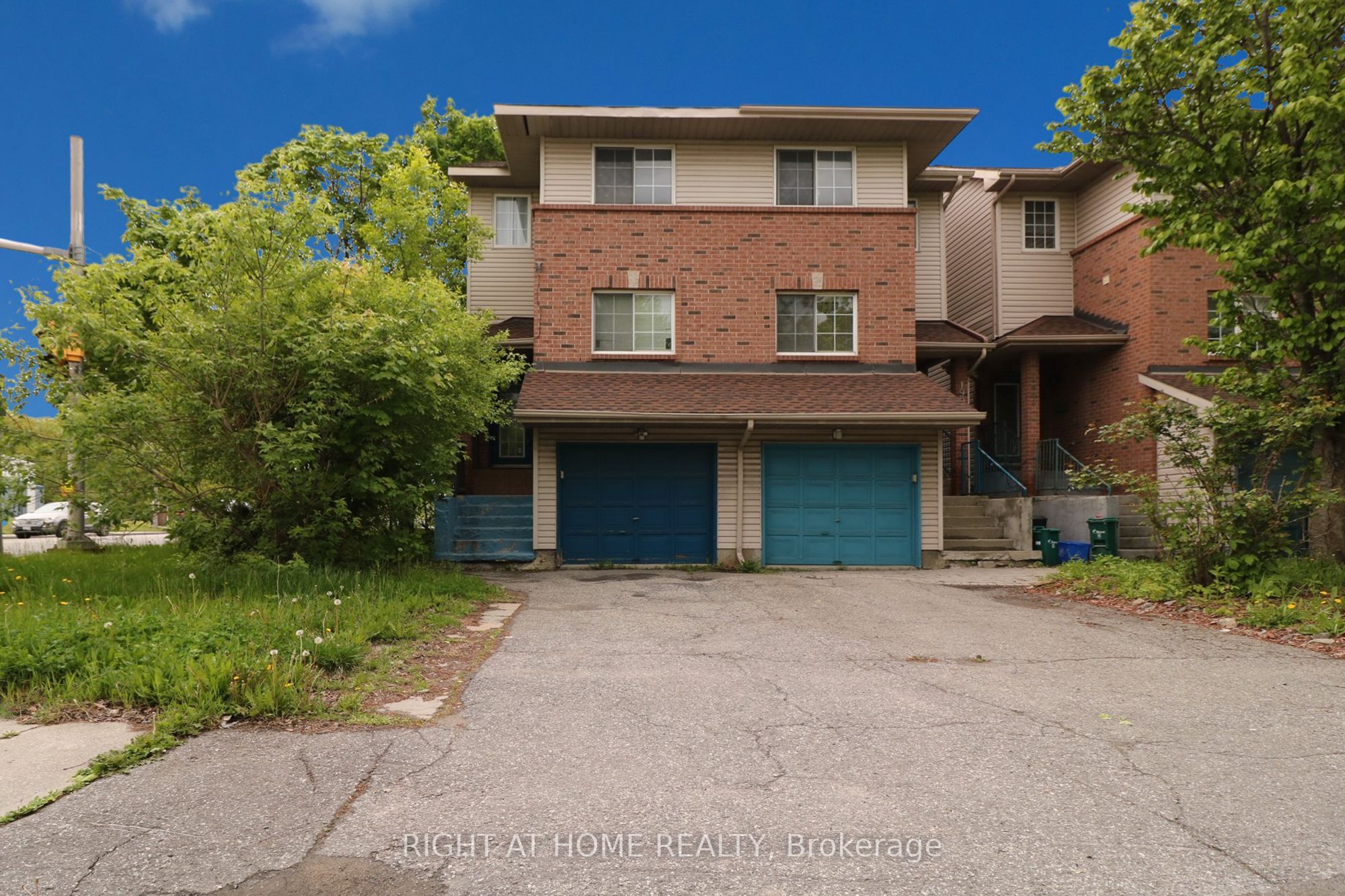 1901 Hampstead Place Property Photo 1