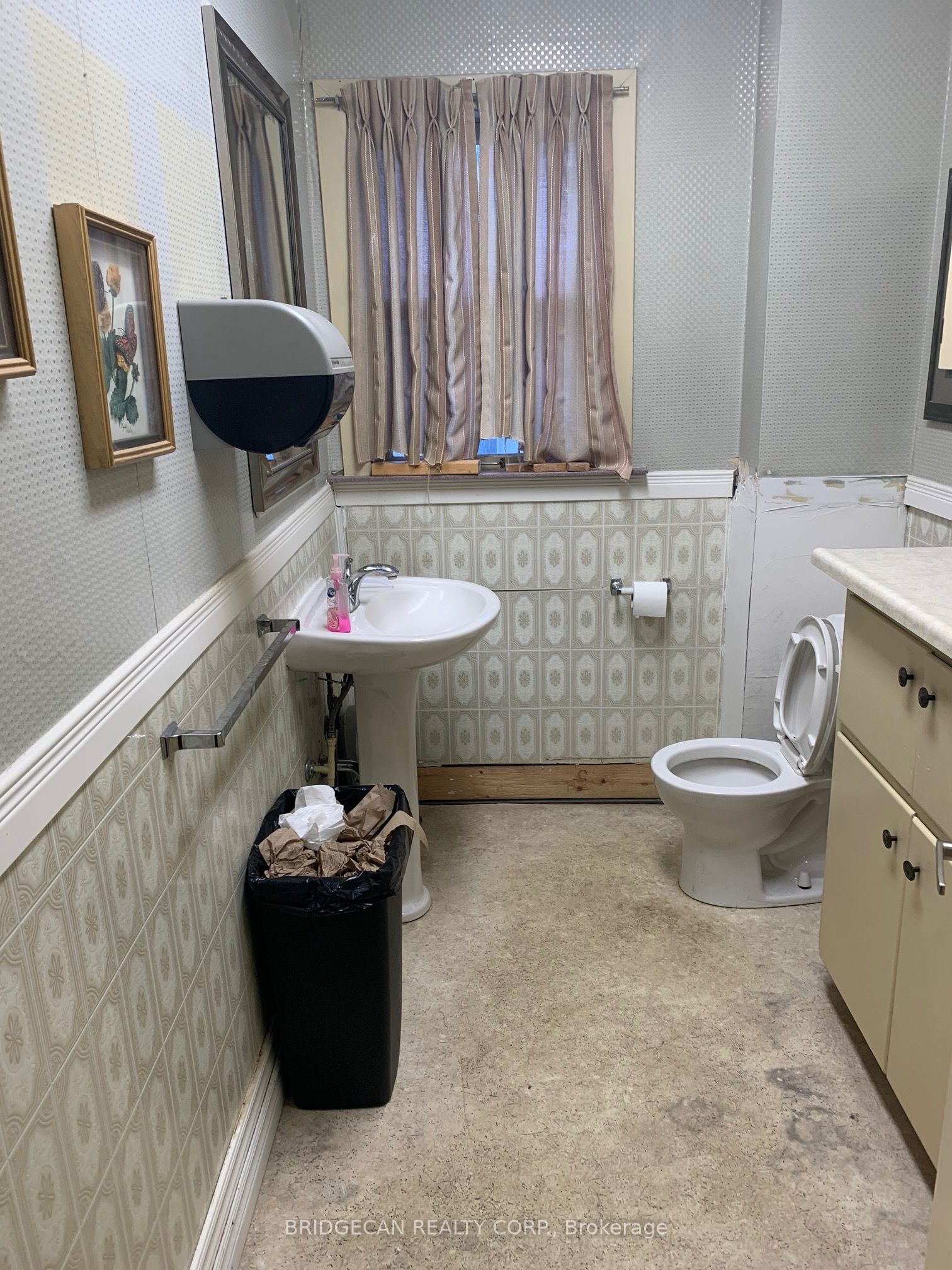 7 Welland Avenue Property Photo 7